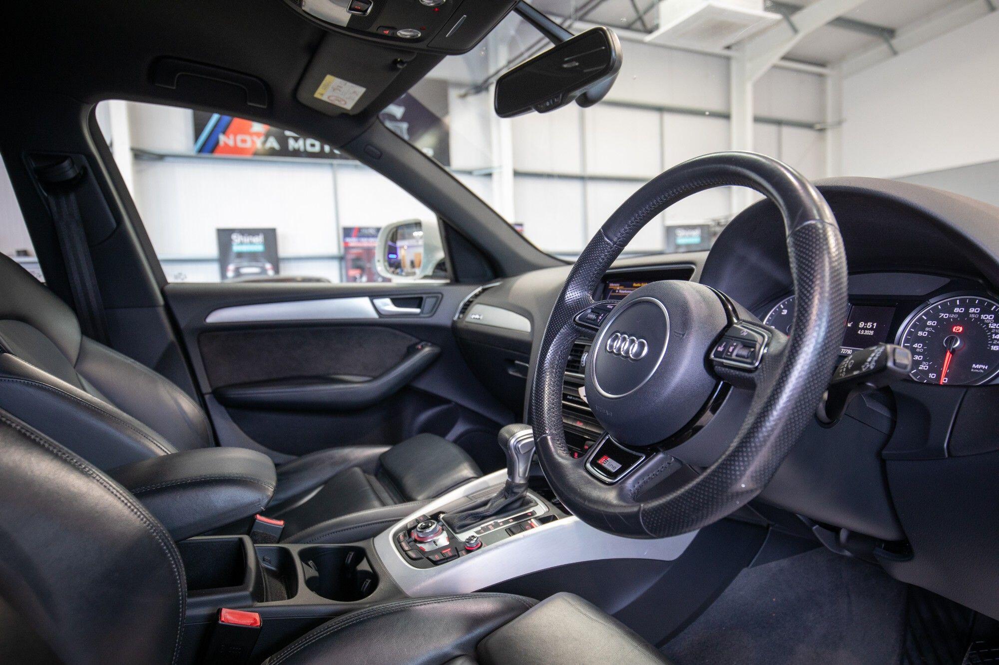 Audi Q5 view 14