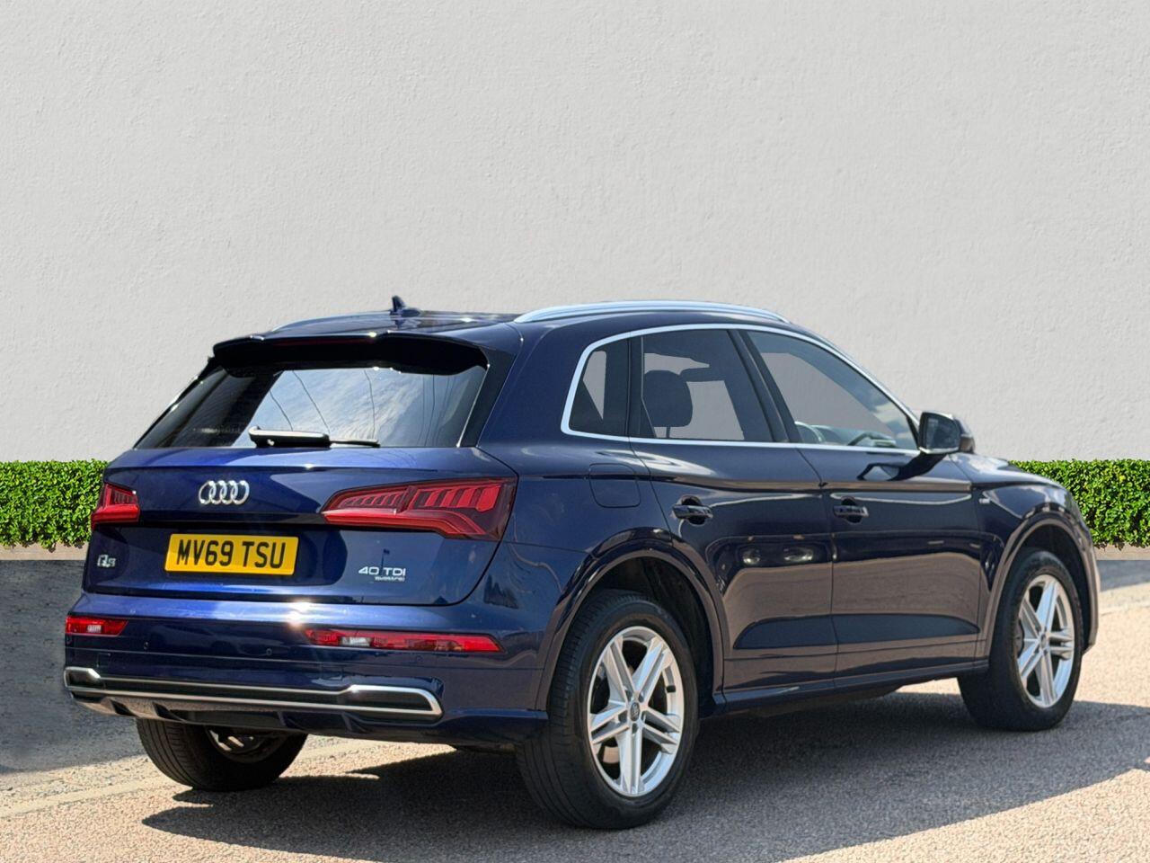 Audi Q5 view 7