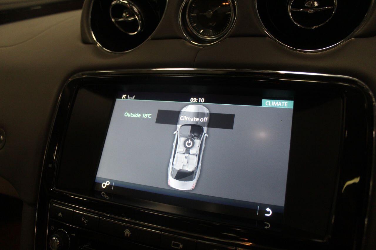 Jaguar XJ view 41
