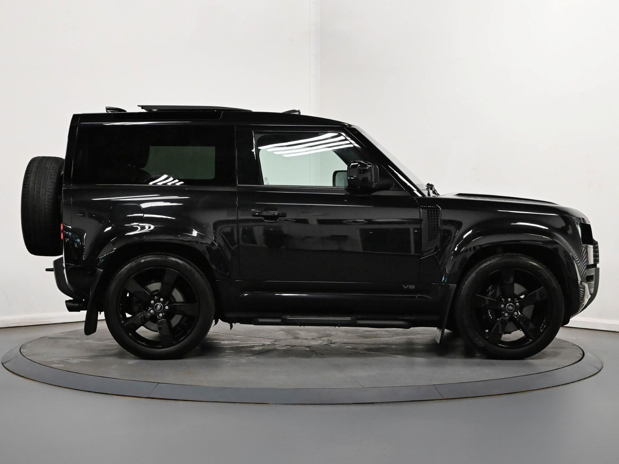 Land Rover Defender view 28