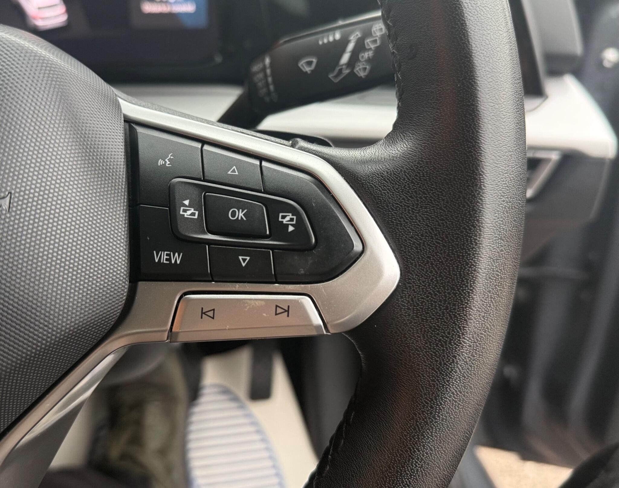 Volkswagen Golf view 24