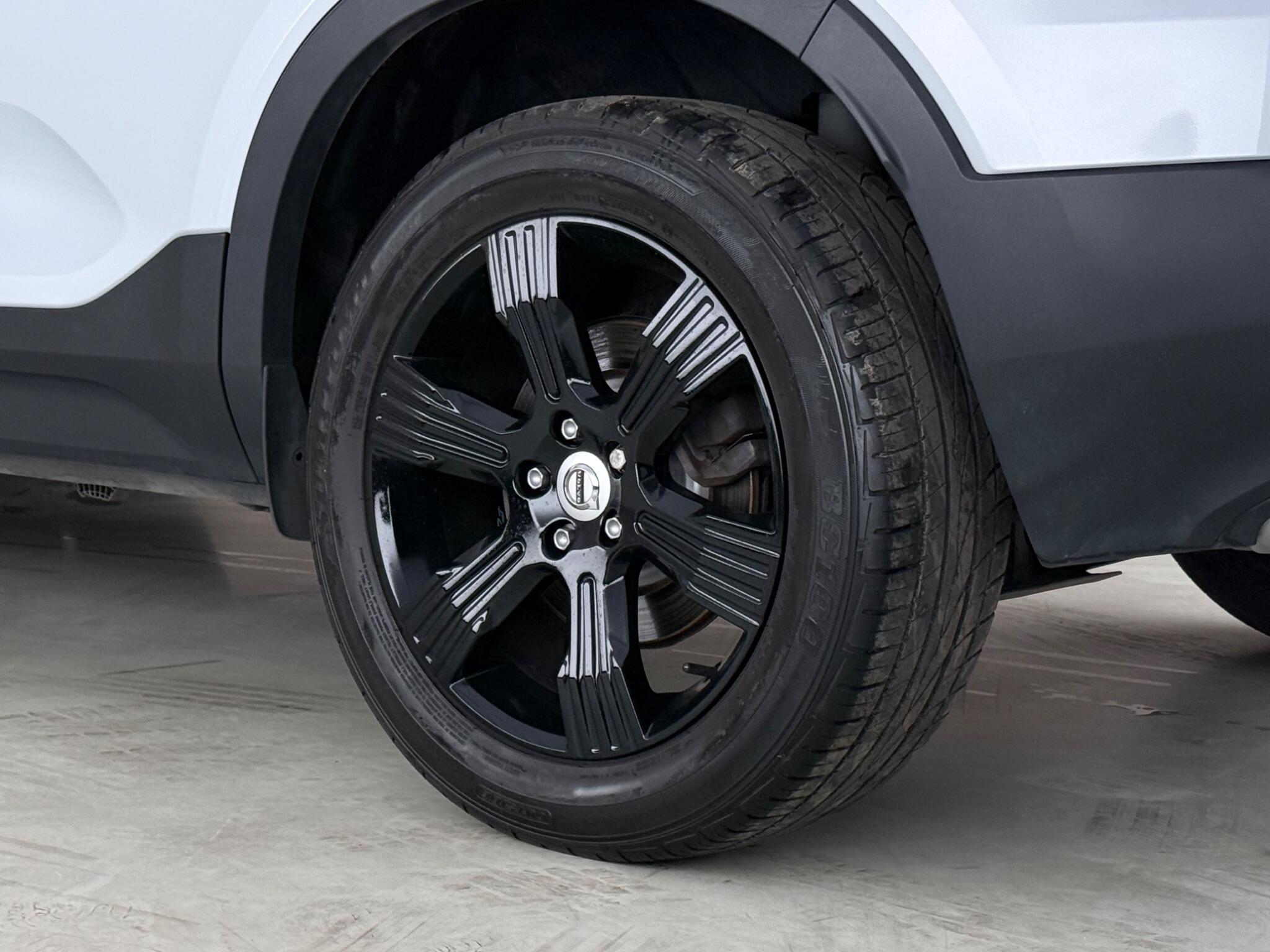 Volvo XC40 view 9