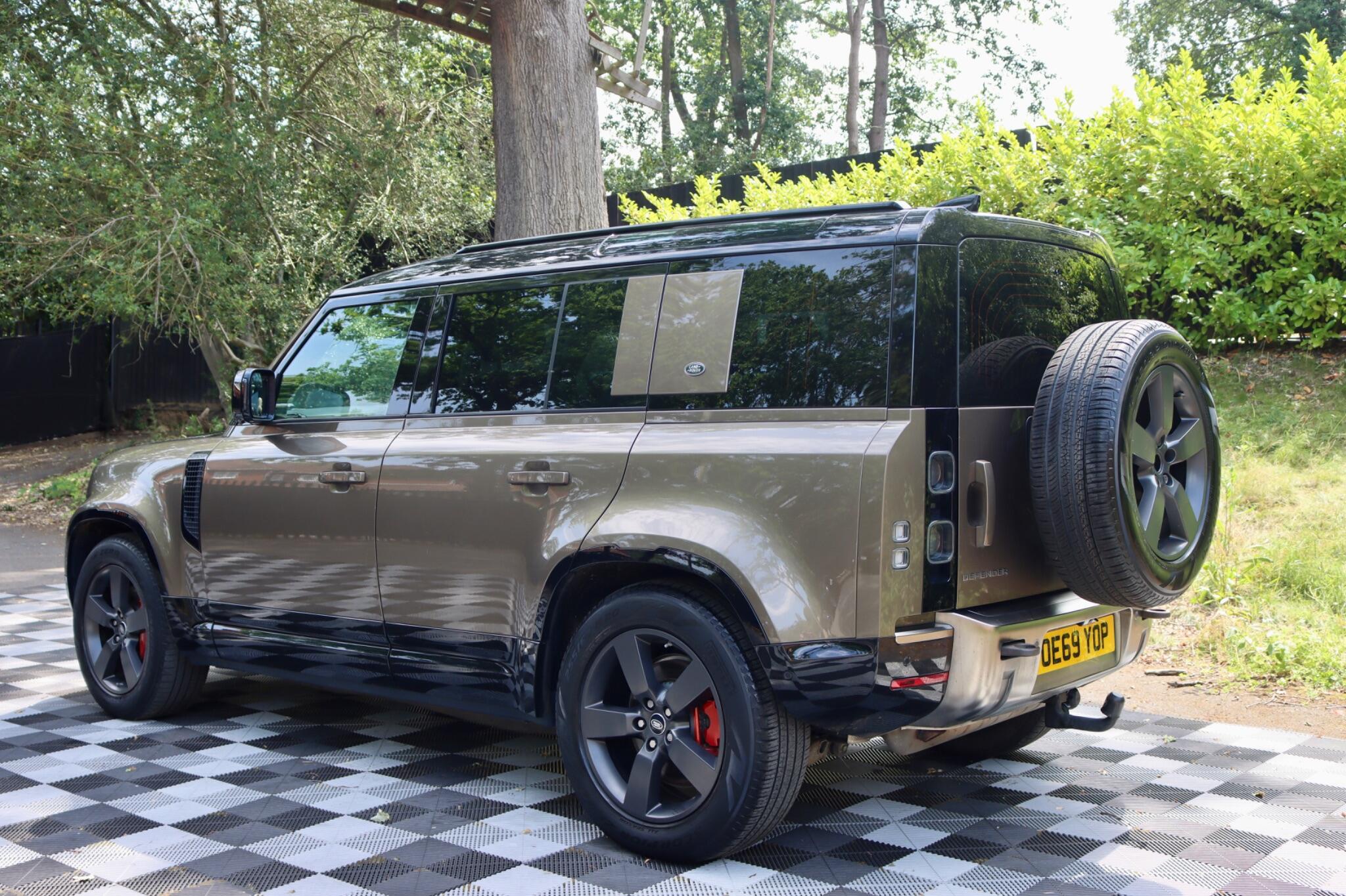 Land Rover Defender view 19