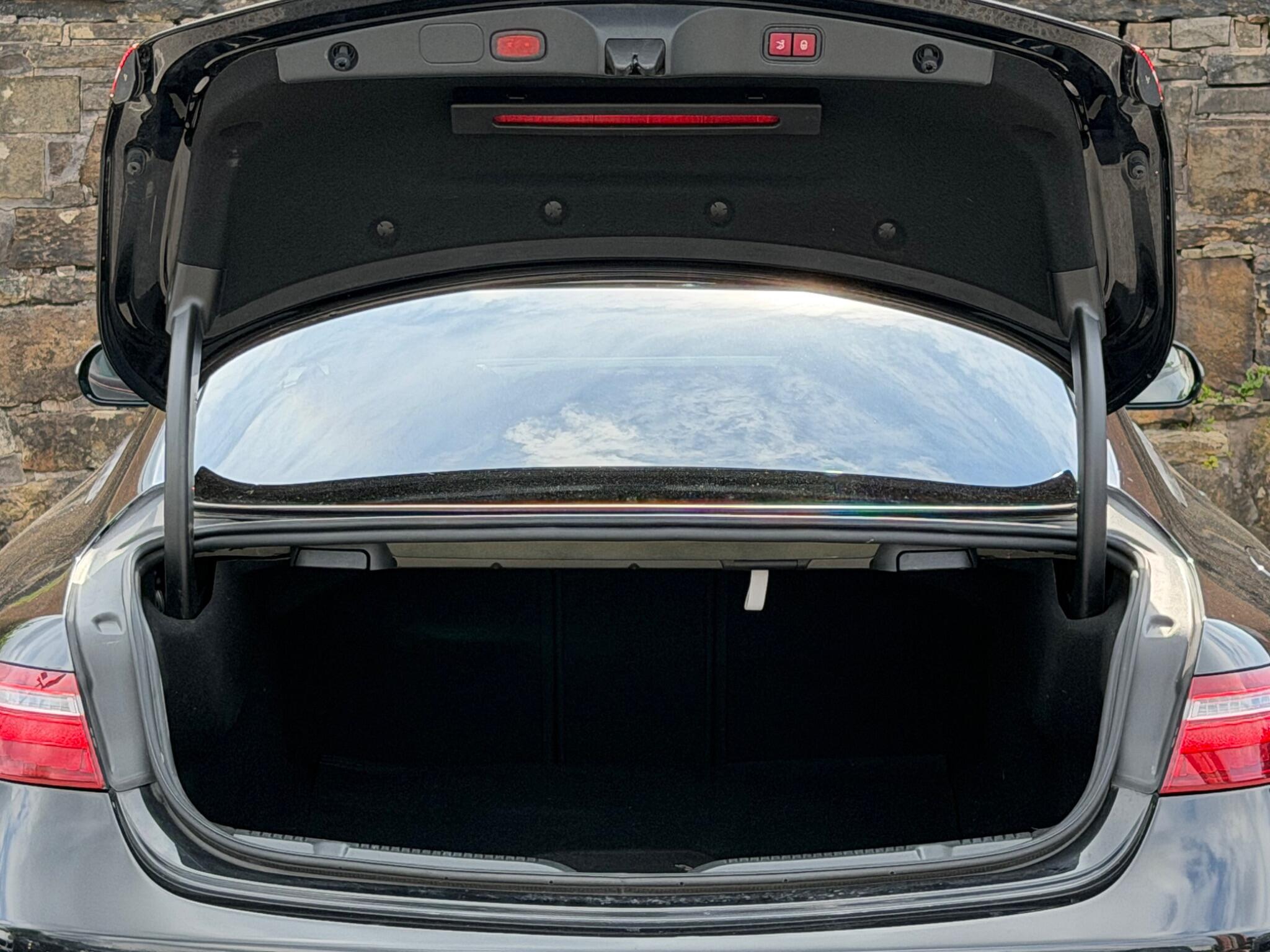 Mercedes-Benz E-Class view 24