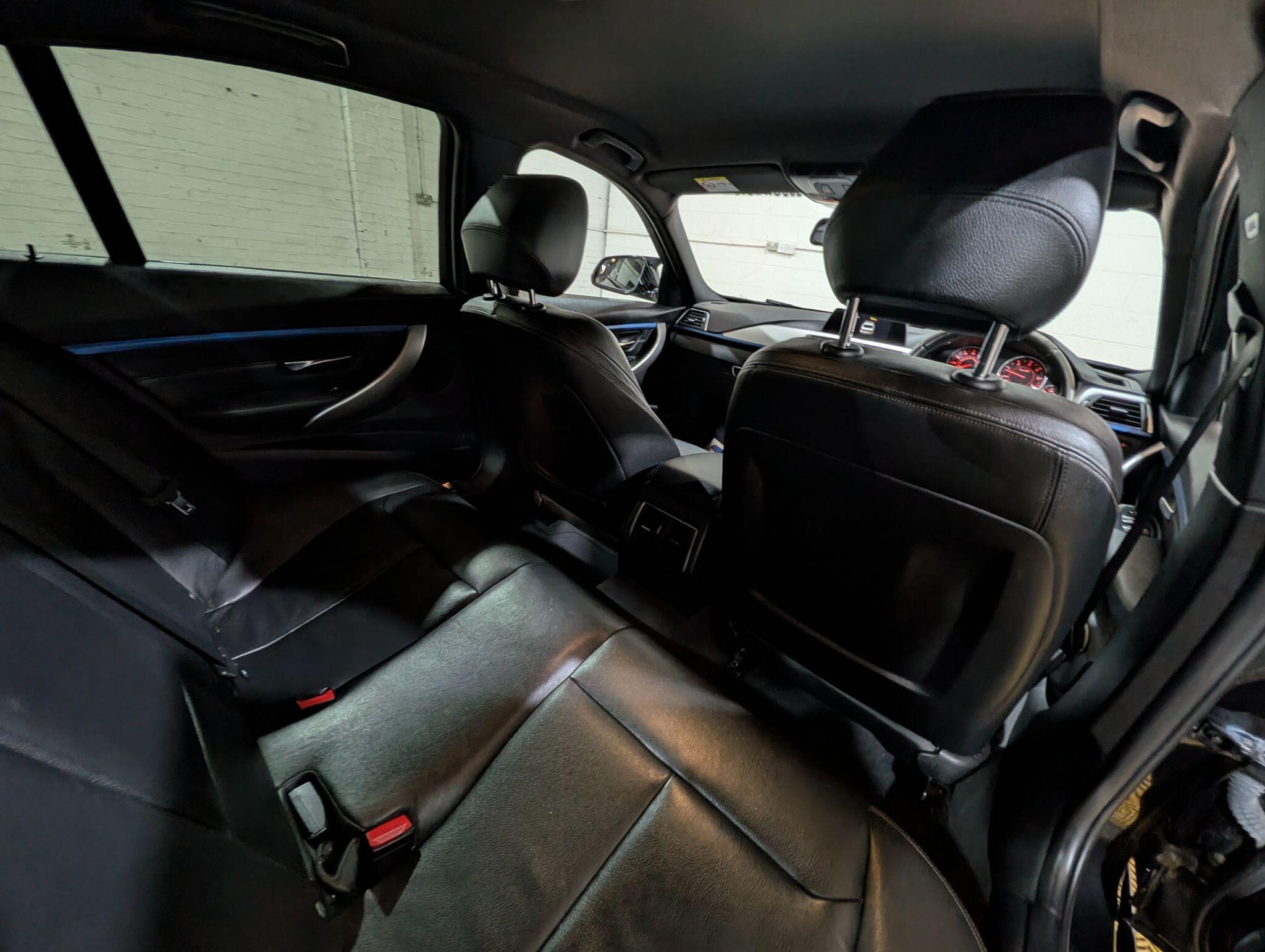 BMW 3 Series view 23