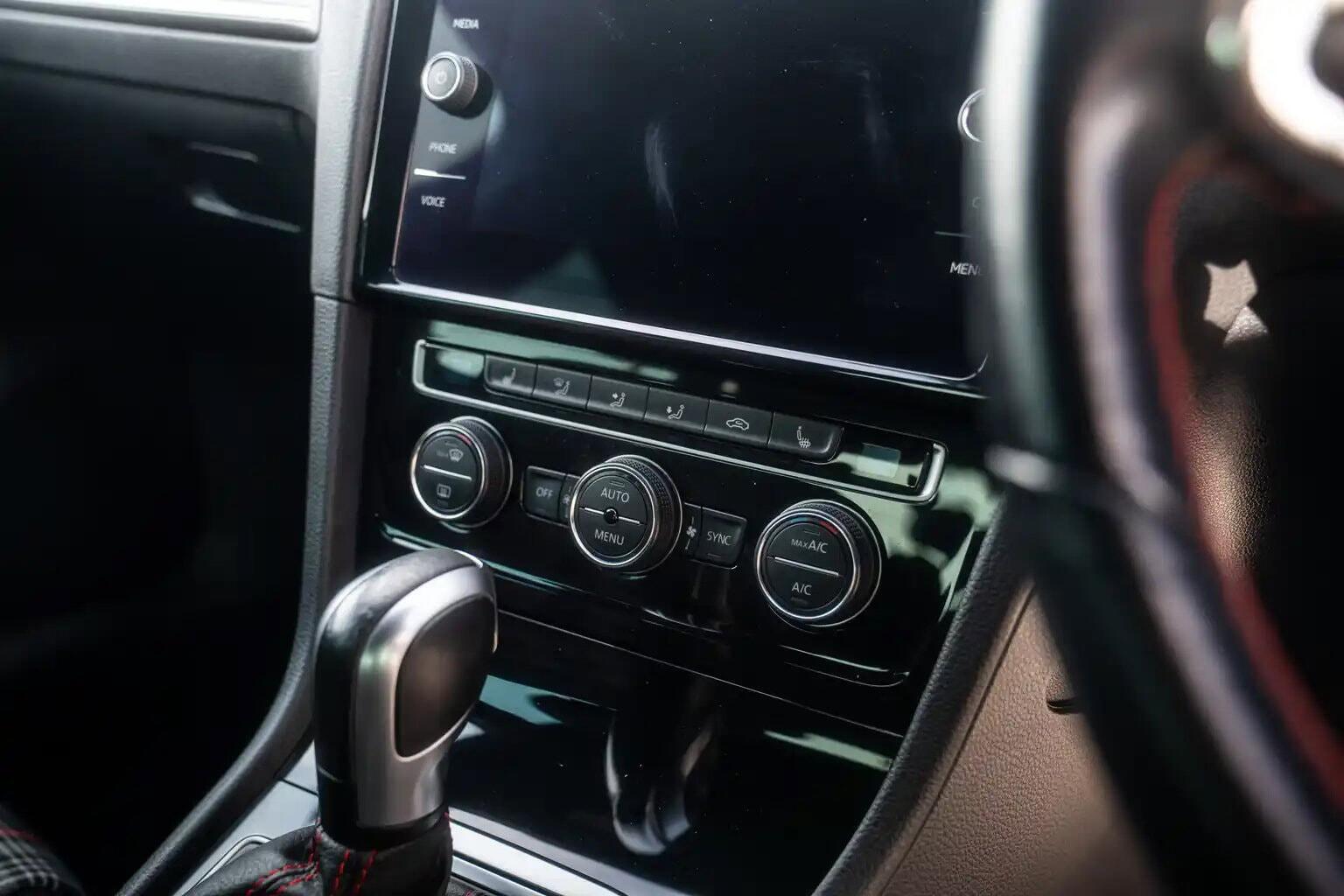 Volkswagen Golf view 24
