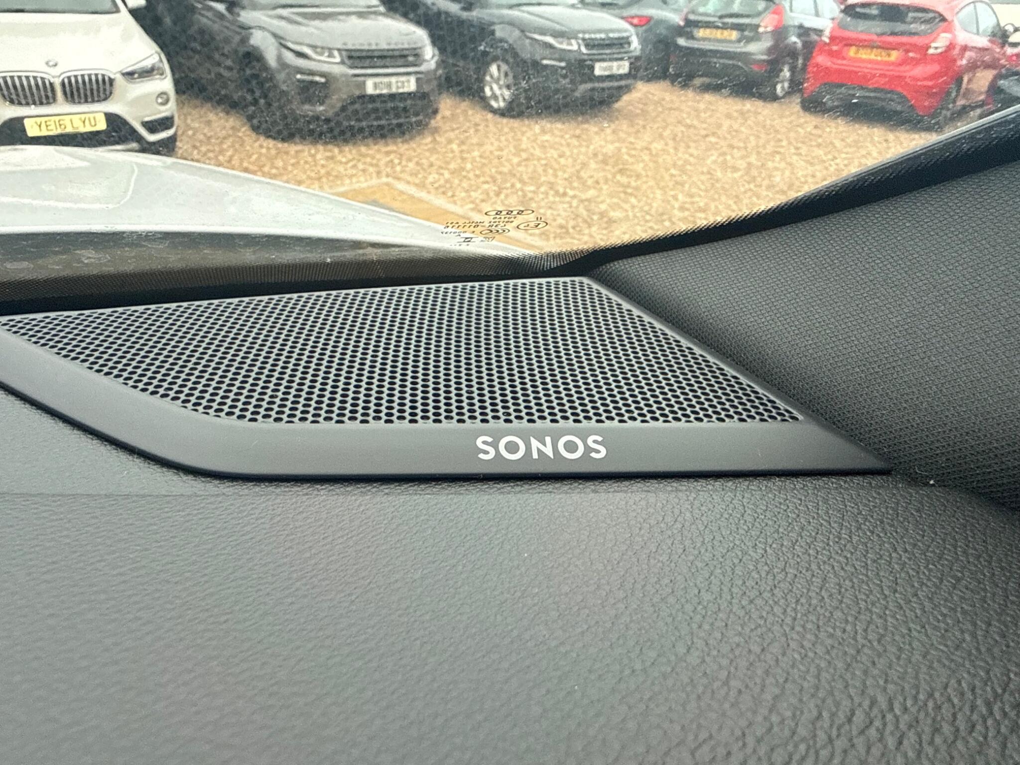 Audi Q3 view 45
