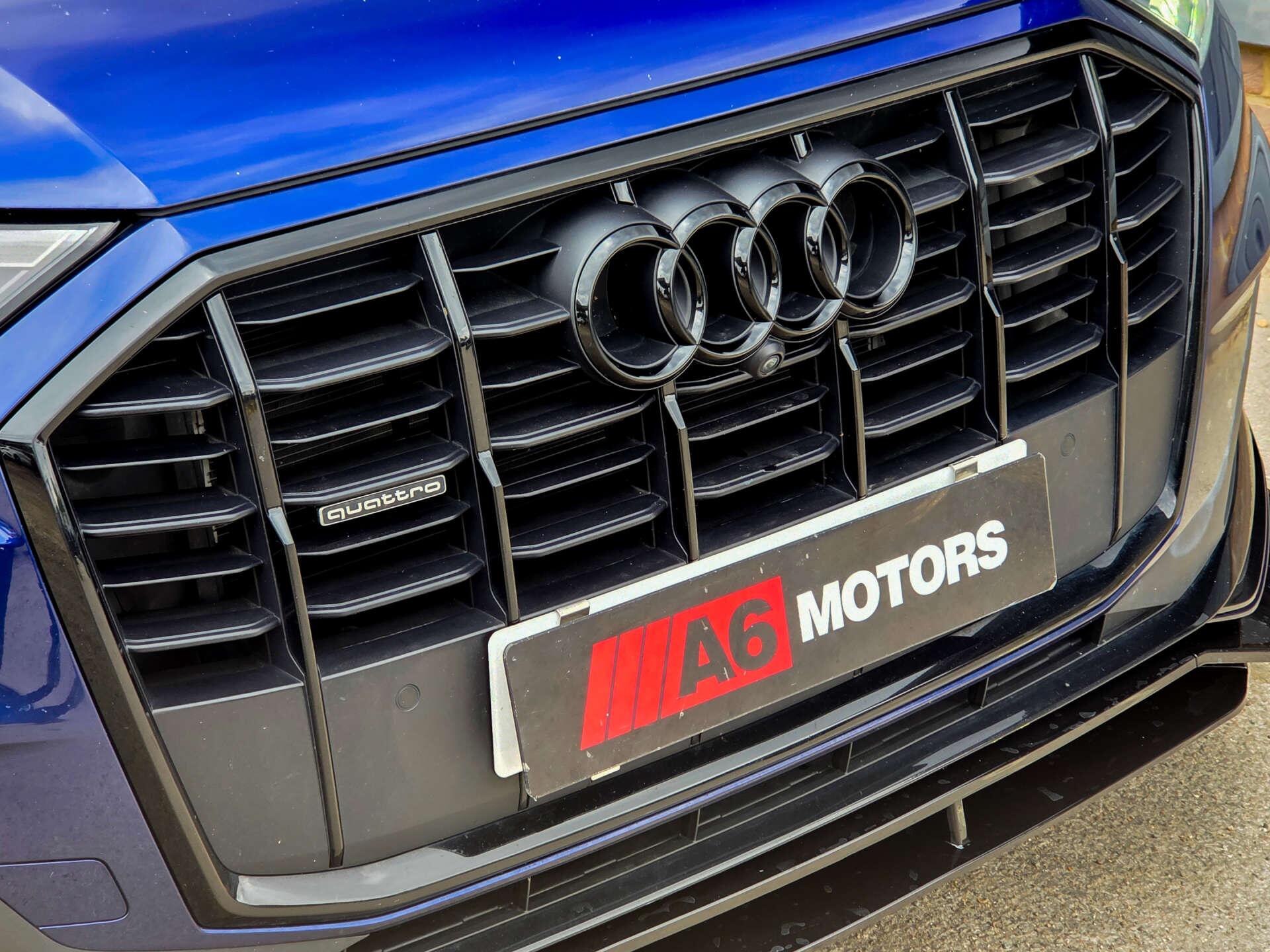 Audi Q7 view 18