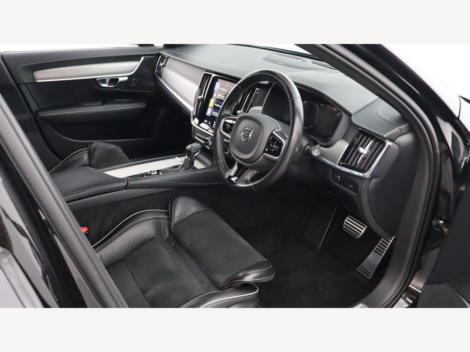 Volvo V90 view 5