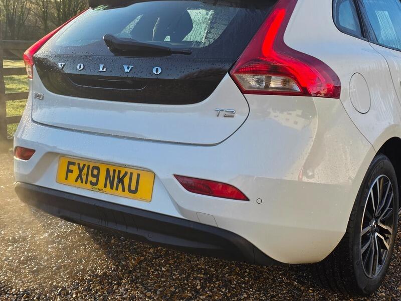 2019 Volvo V40 2.0 T2 R-Design Edition Euro 6 (s/s) 5dr • 129,000 miles image 7