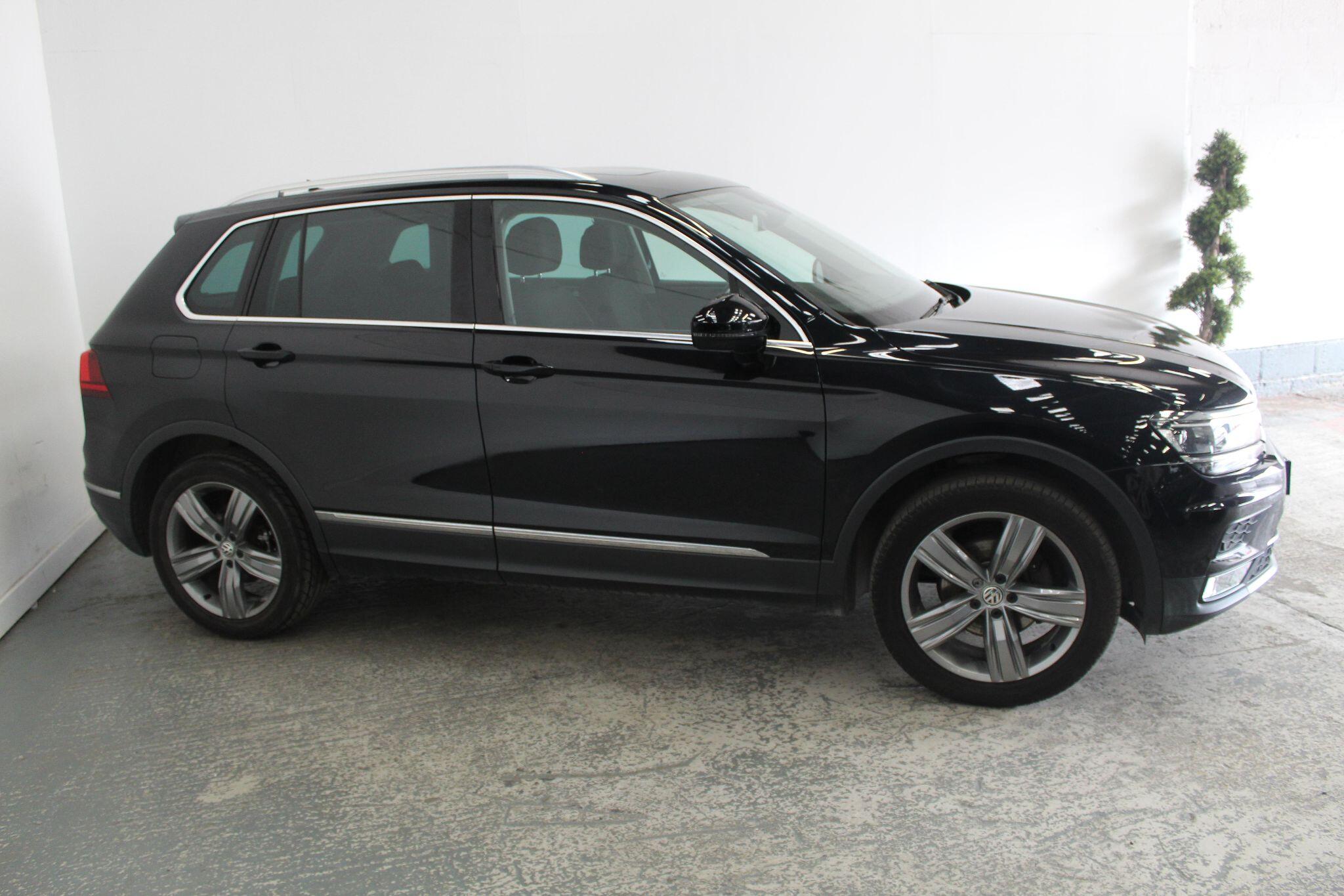 Volkswagen Tiguan view 4