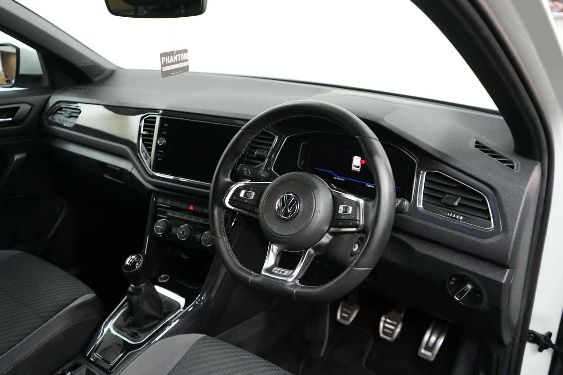Volkswagen T-Roc view 21