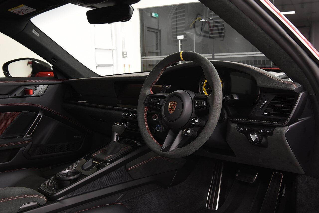 Porsche 911 view 4
