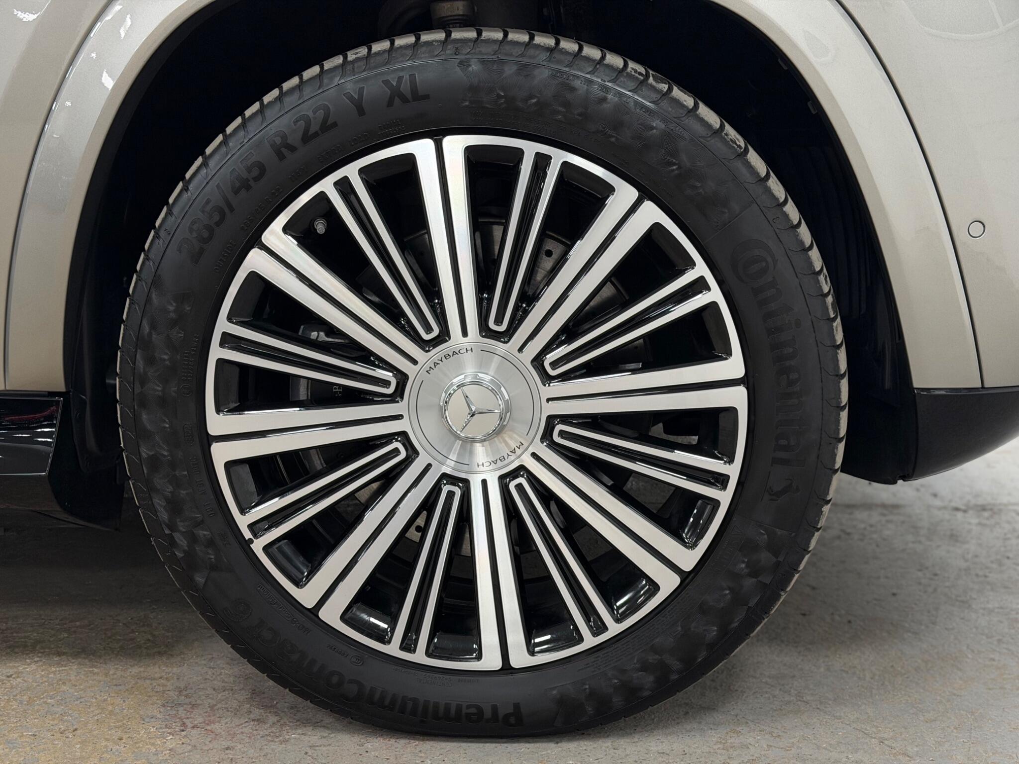 Mercedes-Benz GLS view 23