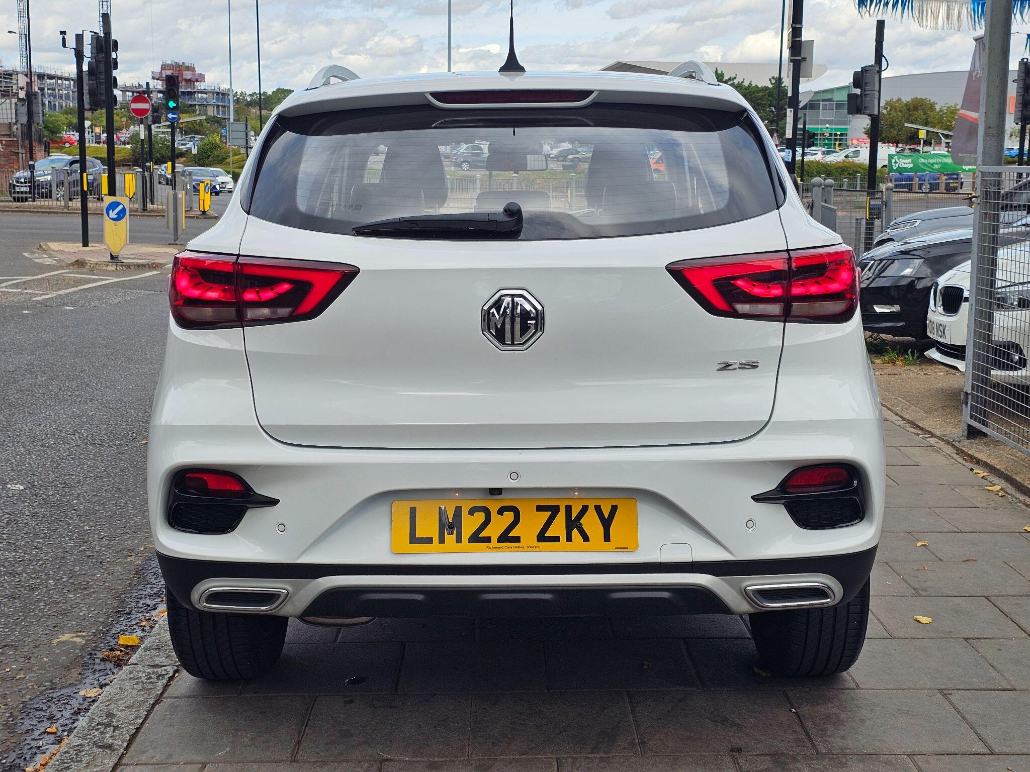 MG ZS view 7