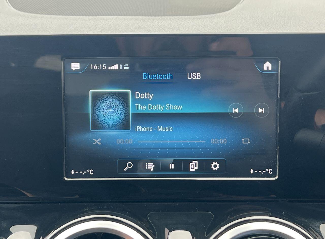 Mercedes-Benz Gla view 40