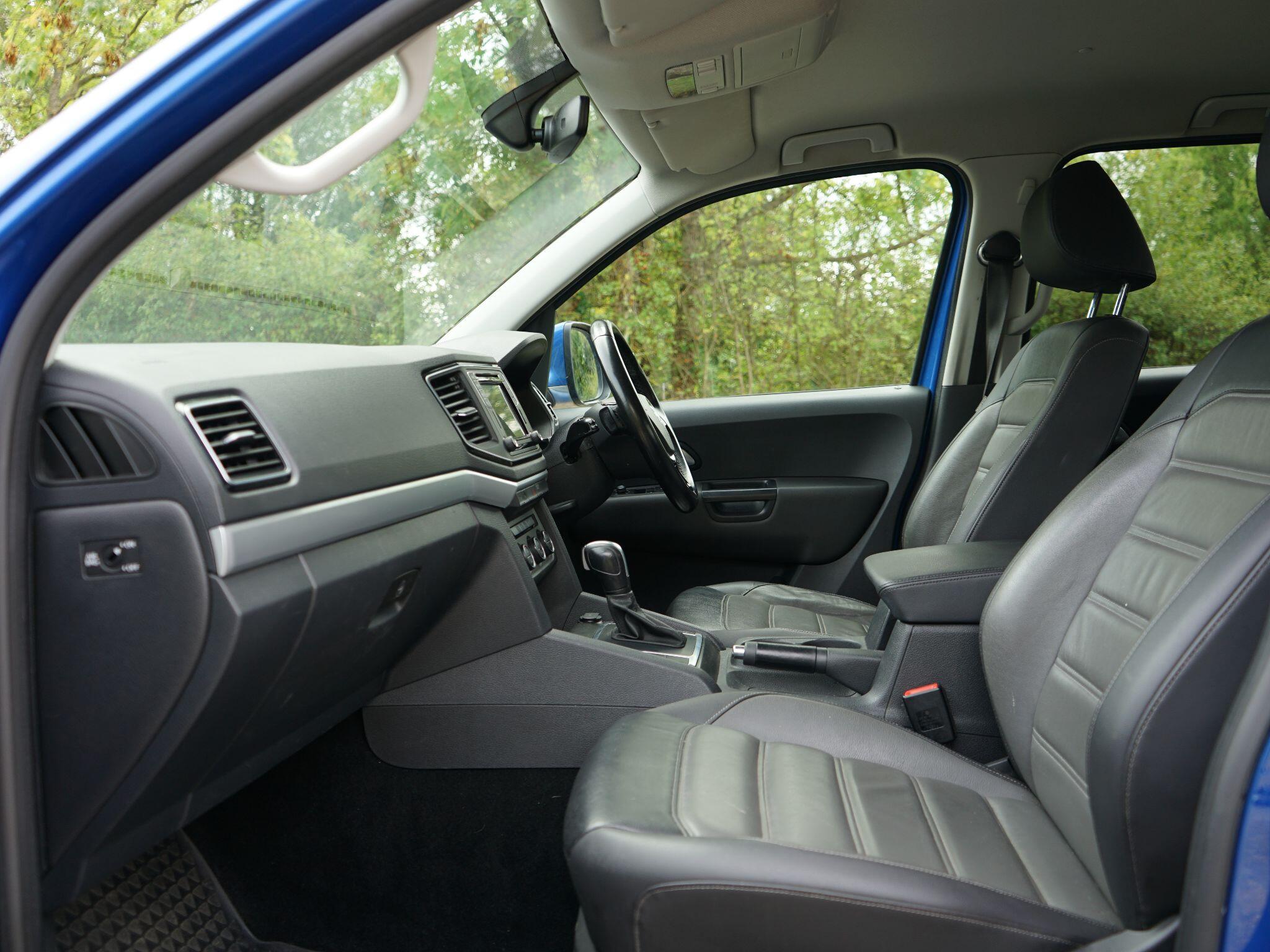 Volkswagen Amarok view 3