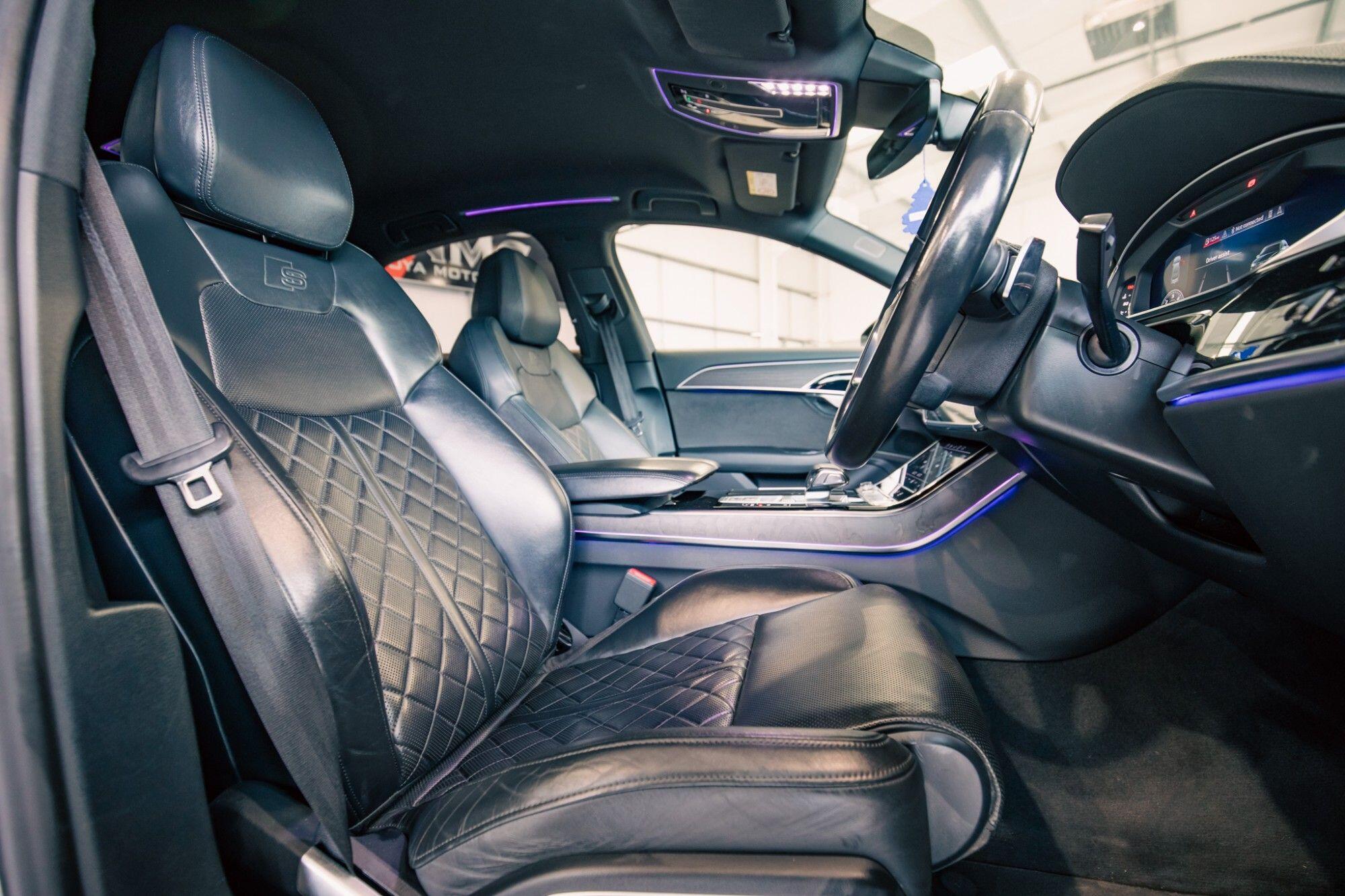 Audi A8 view 3