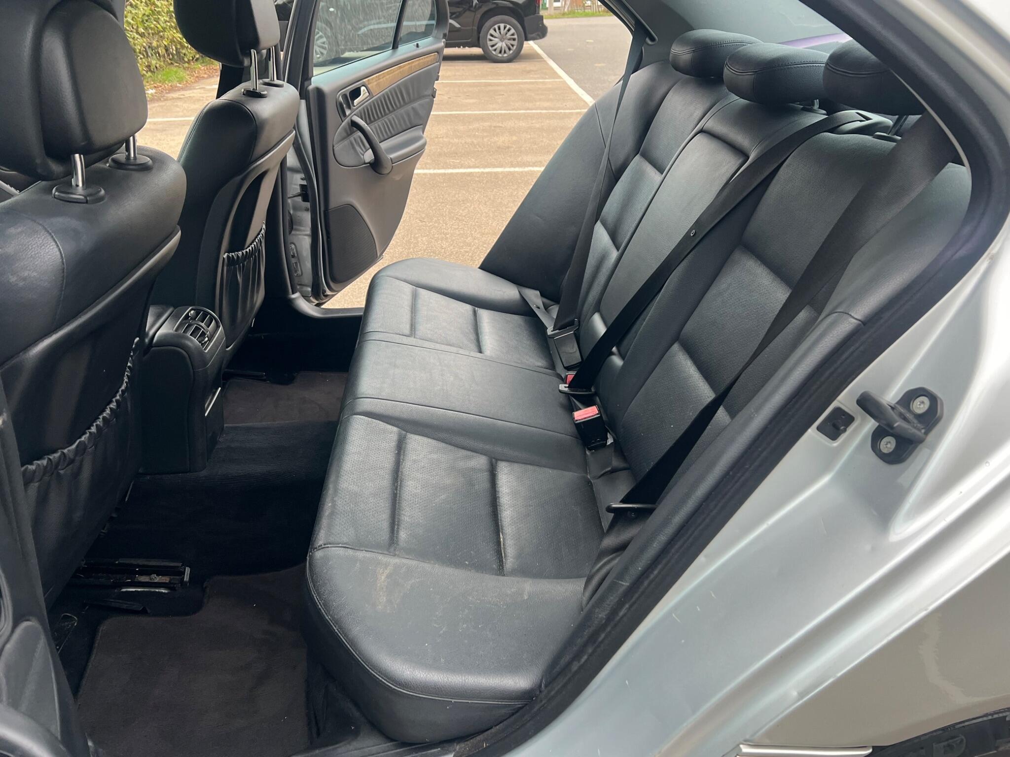 Mercedes-Benz C-Class view 26