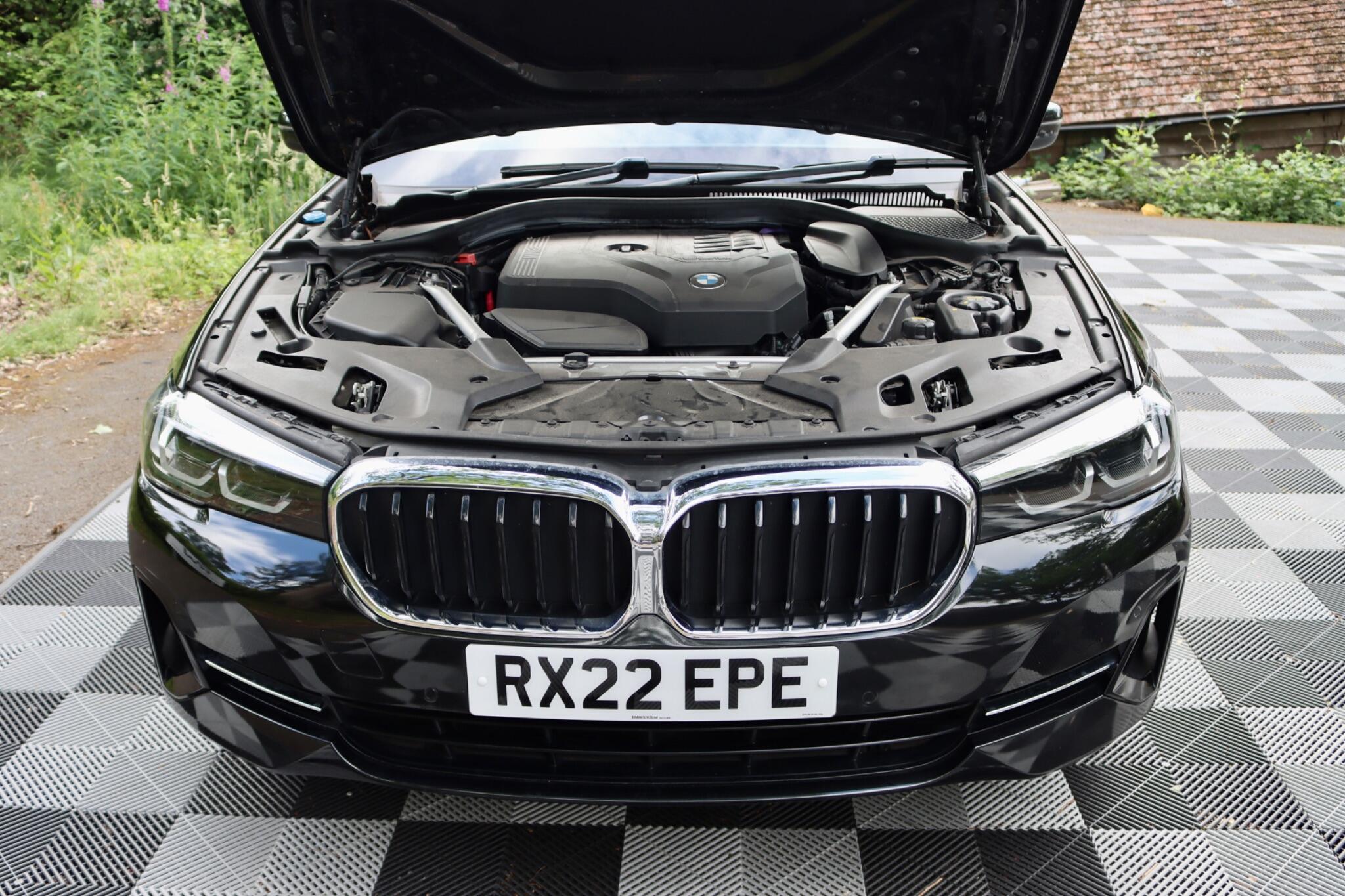 BMW 5 Series view 17