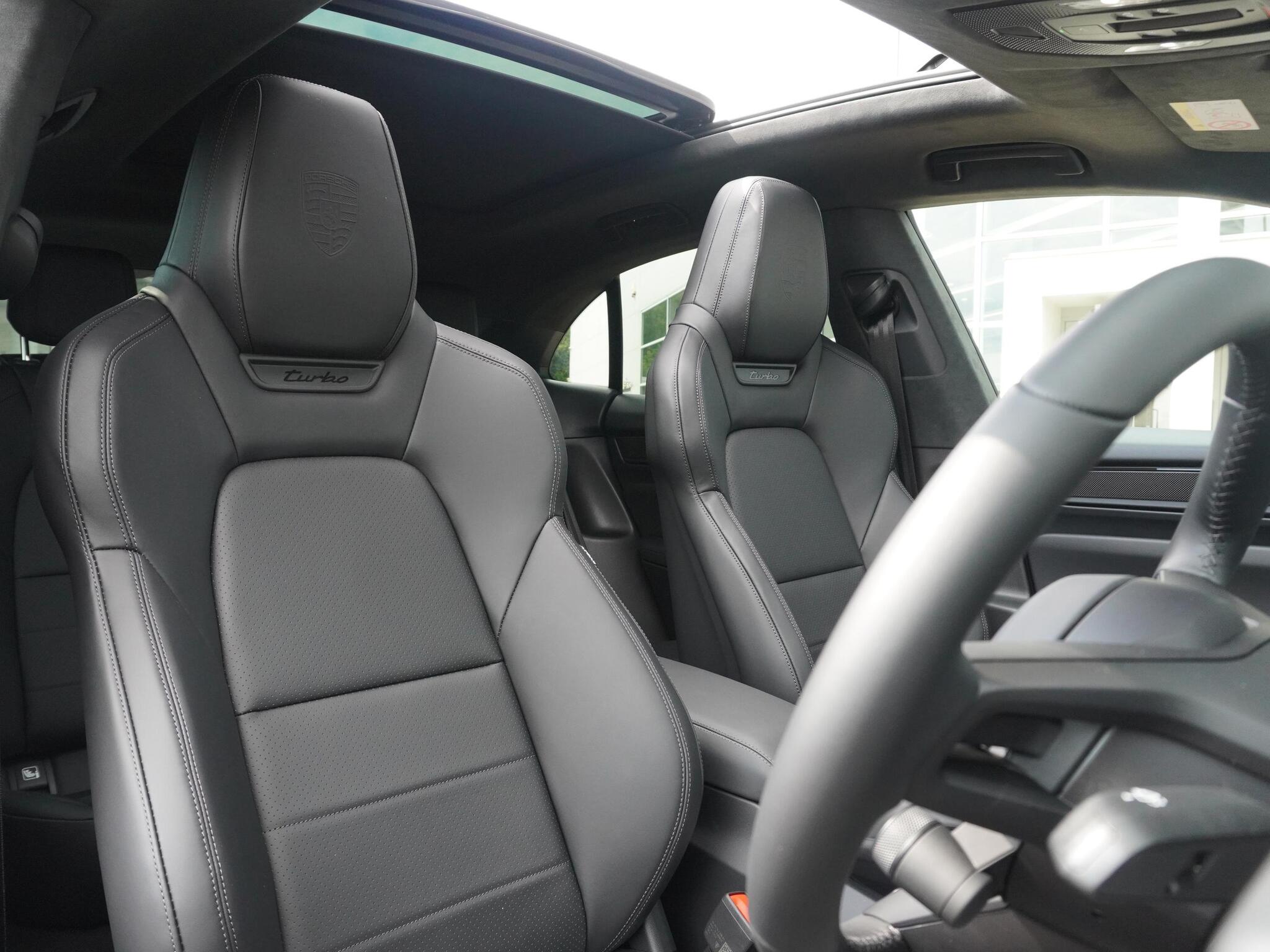 Porsche Macan view 16