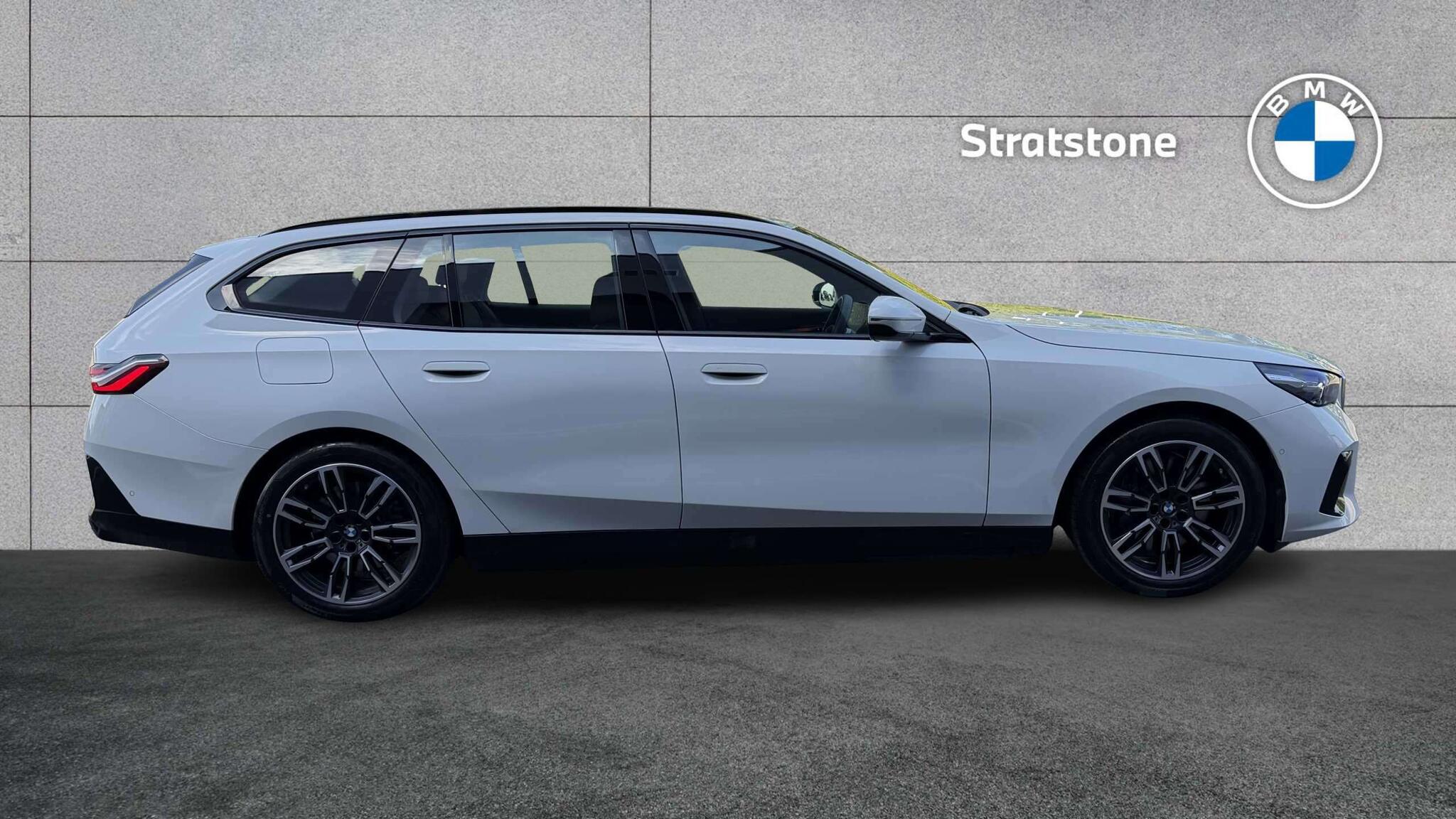 BMW i5 view 3
