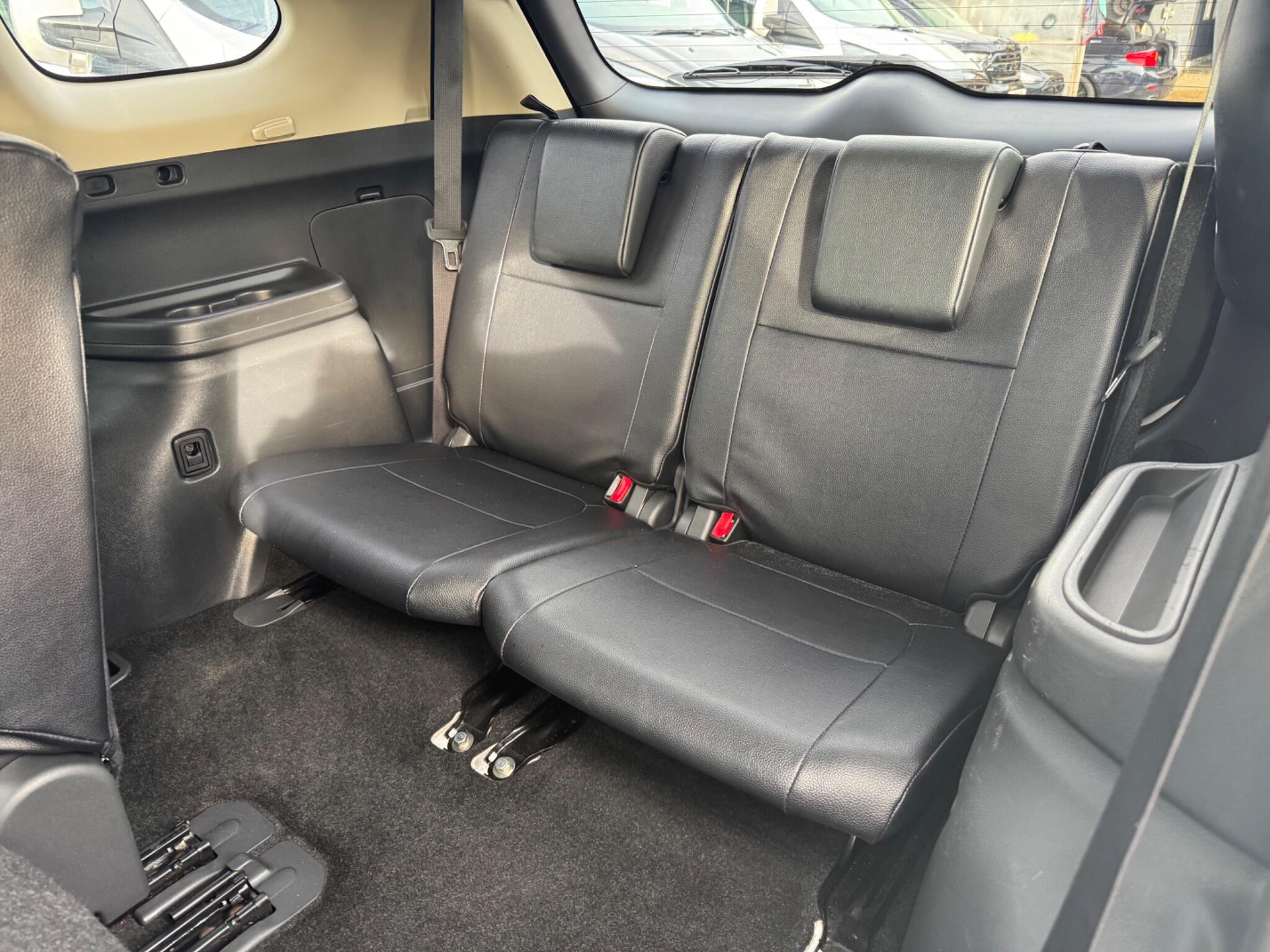 Mitsubishi Outlander view 16
