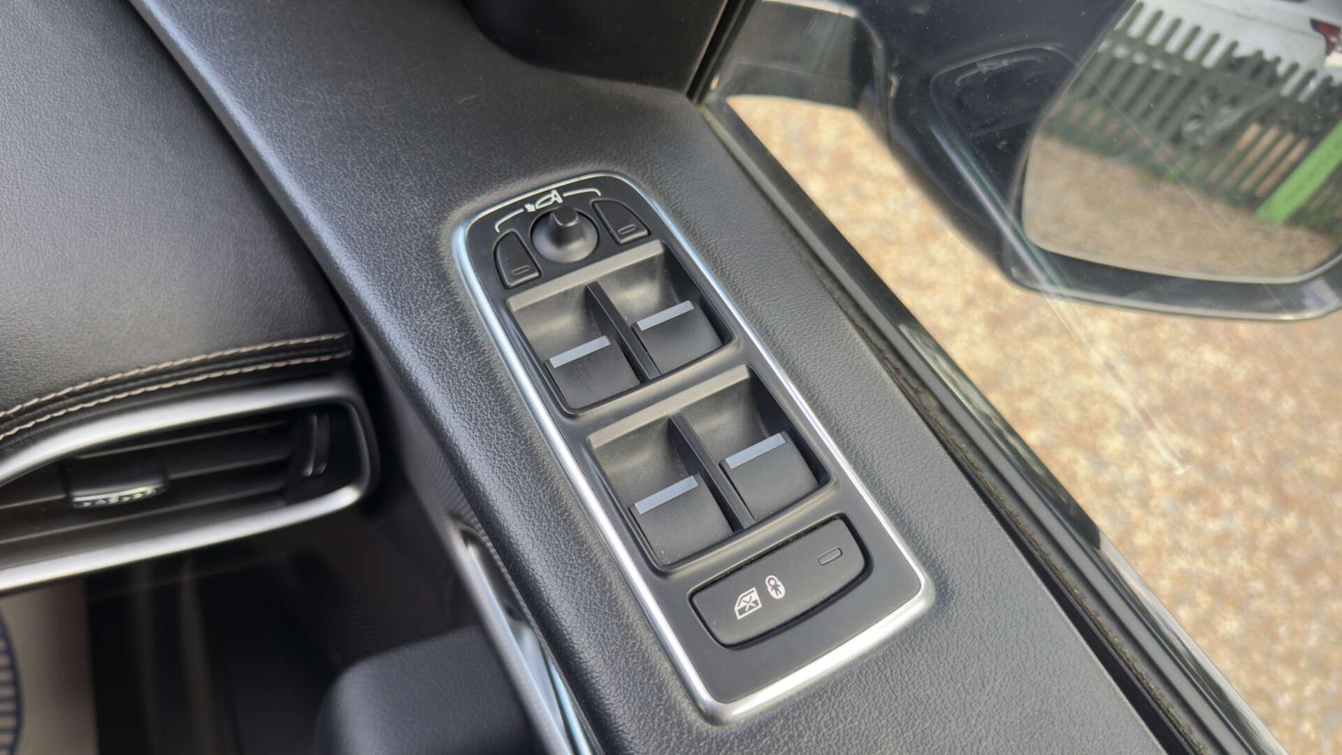 Jaguar F-Pace view 21
