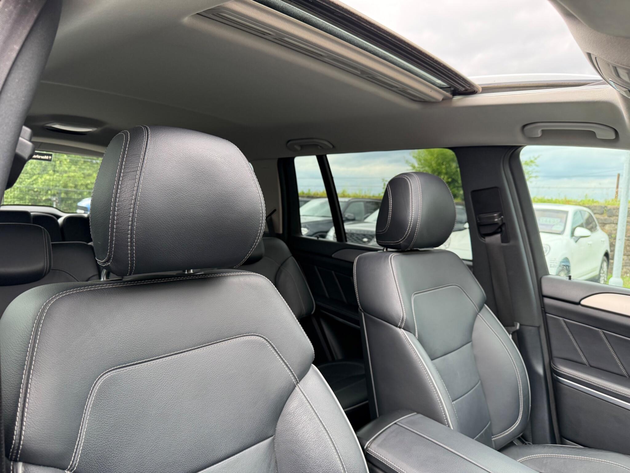 Mercedes-Benz GL view 20
