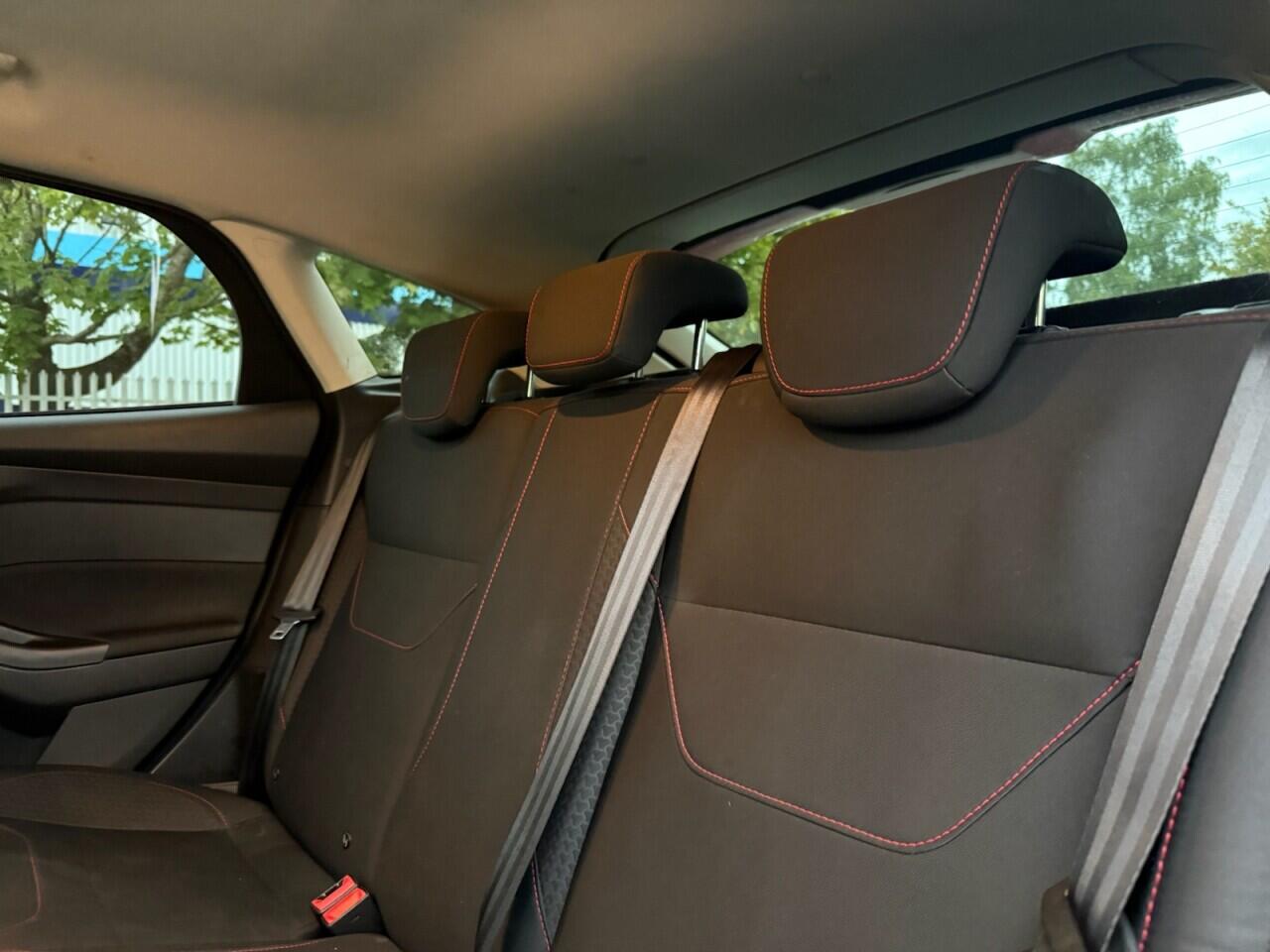 Ford Focus view 21