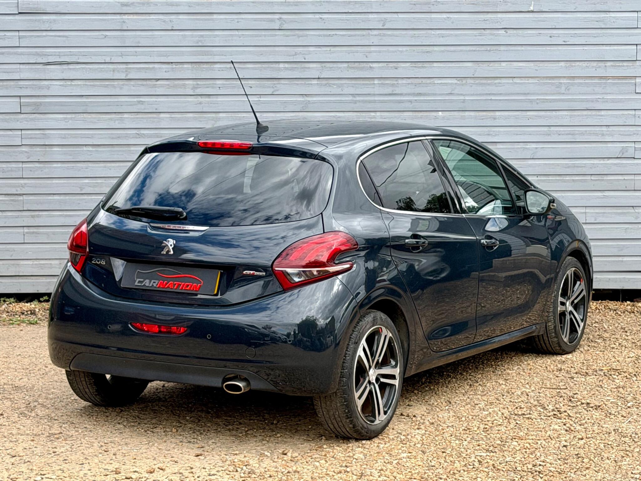 Peugeot 208 view 5