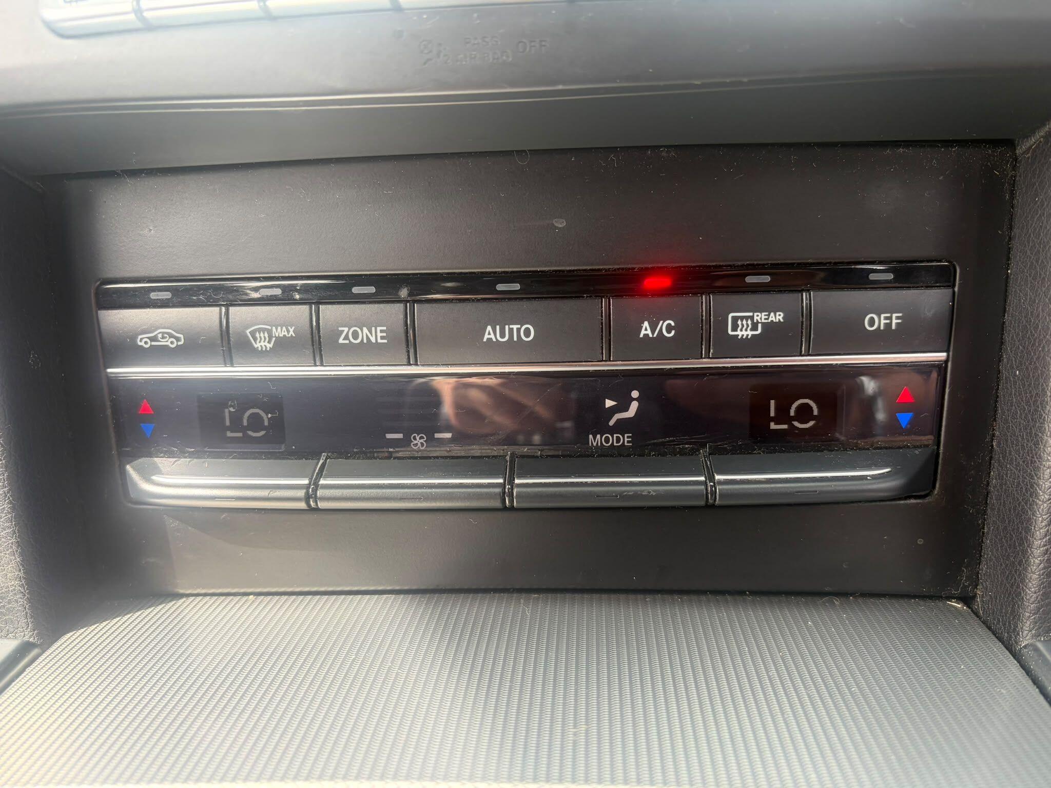 Mercedes-Benz E Class view 28
