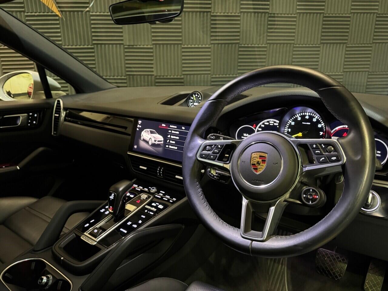 Porsche Cayenne view 18