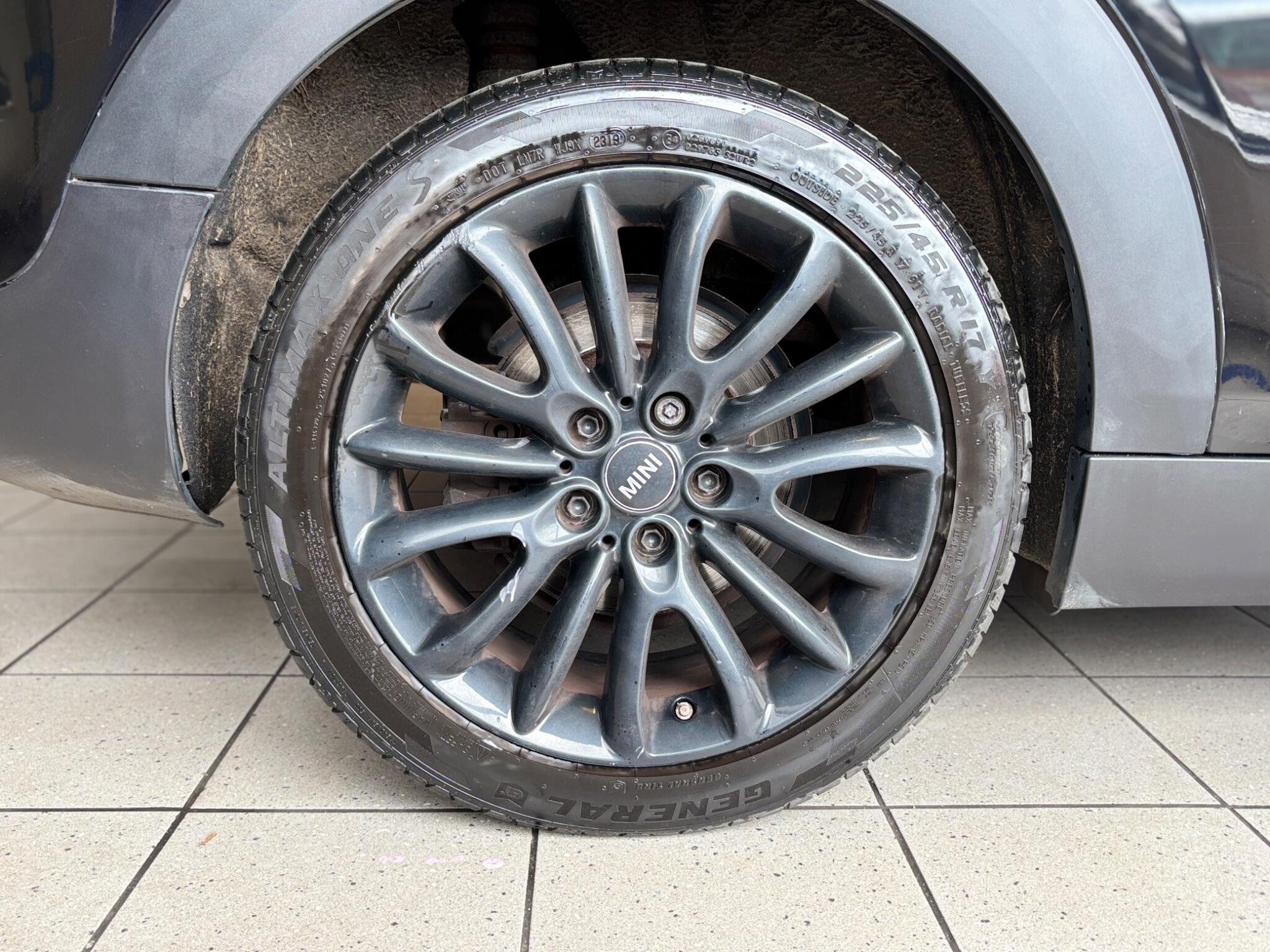 Mini Clubman view 16