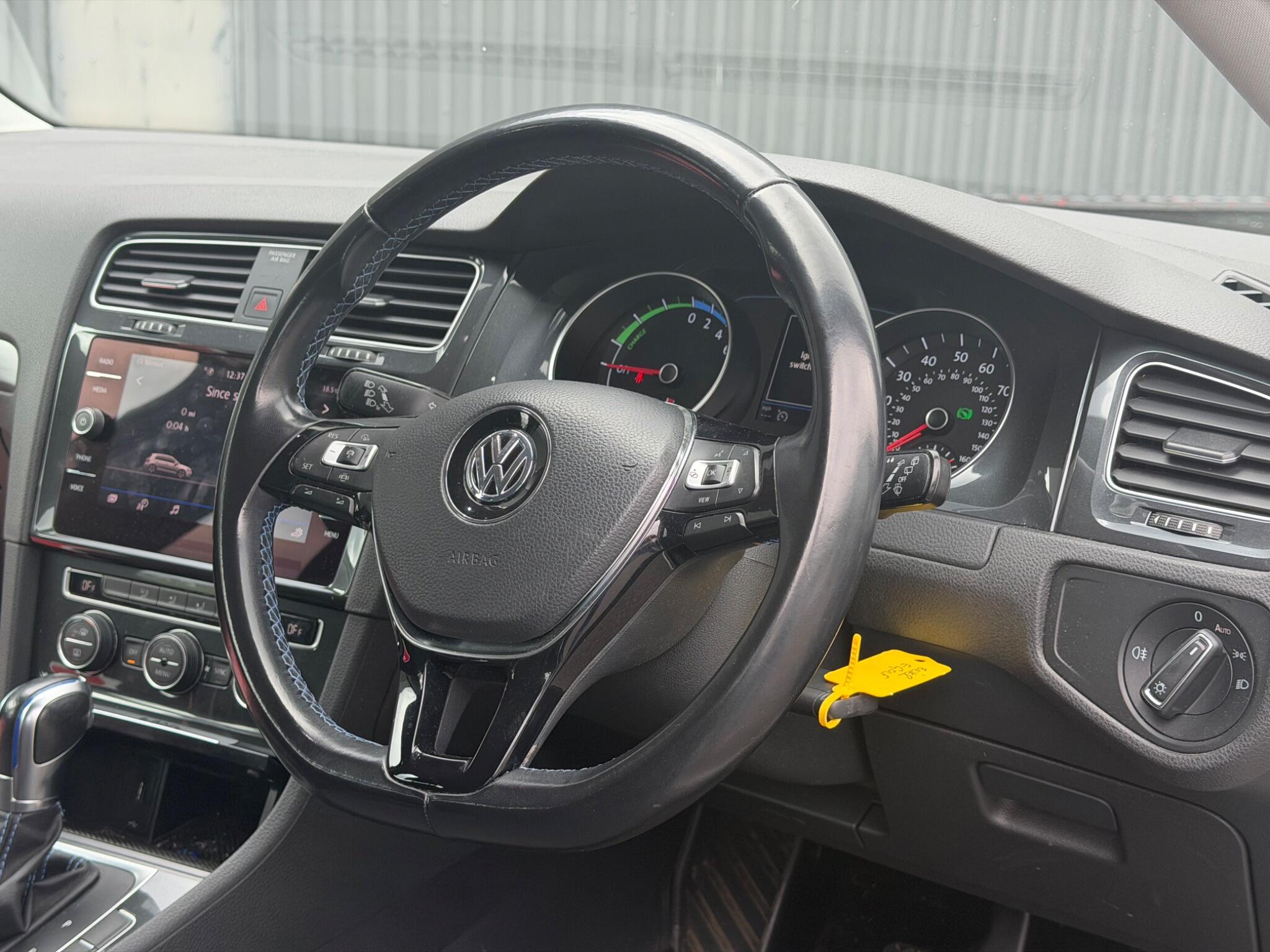 Volkswagen E-Golf view 8
