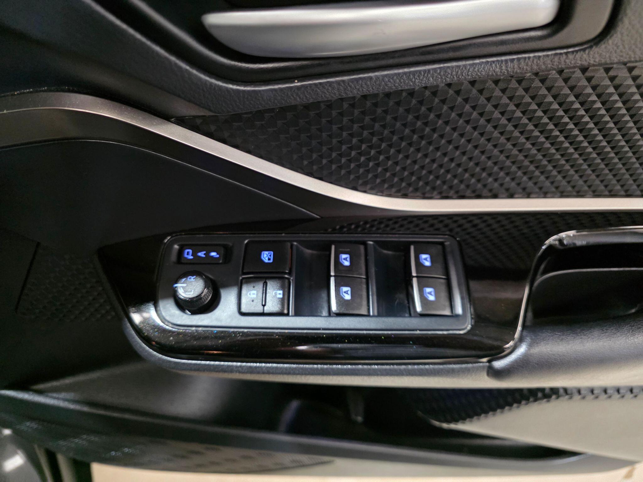 Toyota C-HR view 12