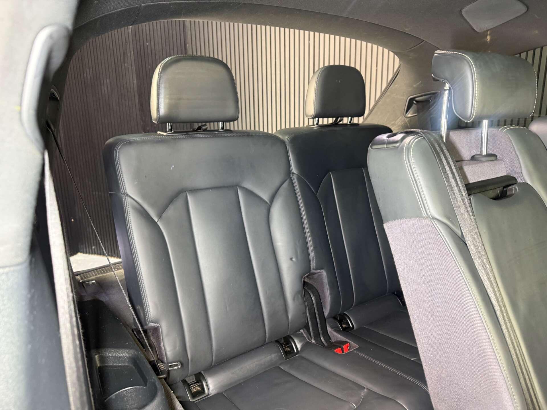 Audi Q7 view 16