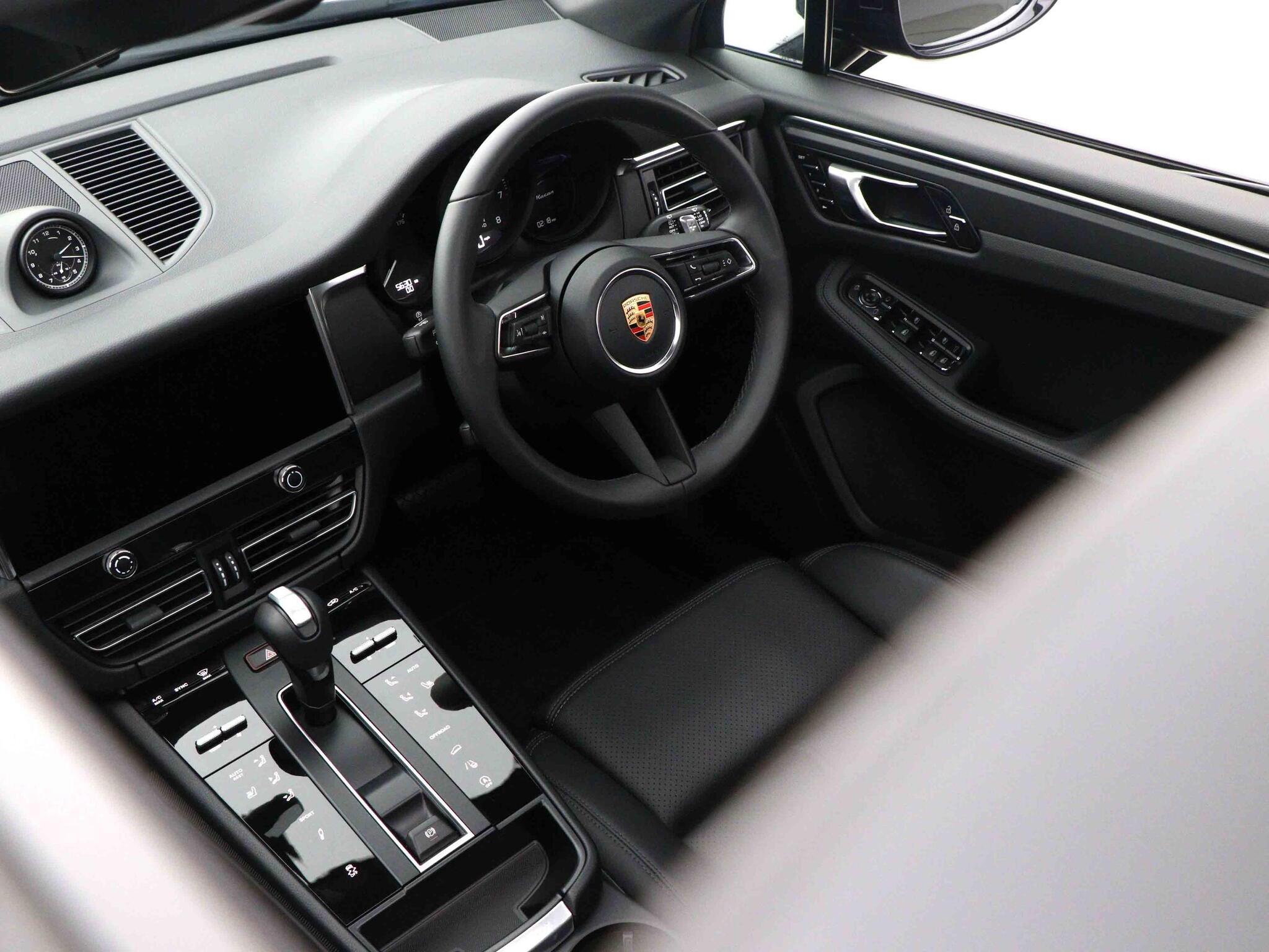 Porsche Macan view 26