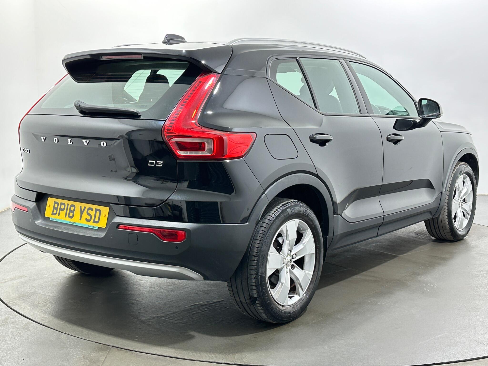 Volvo XC40 view 8