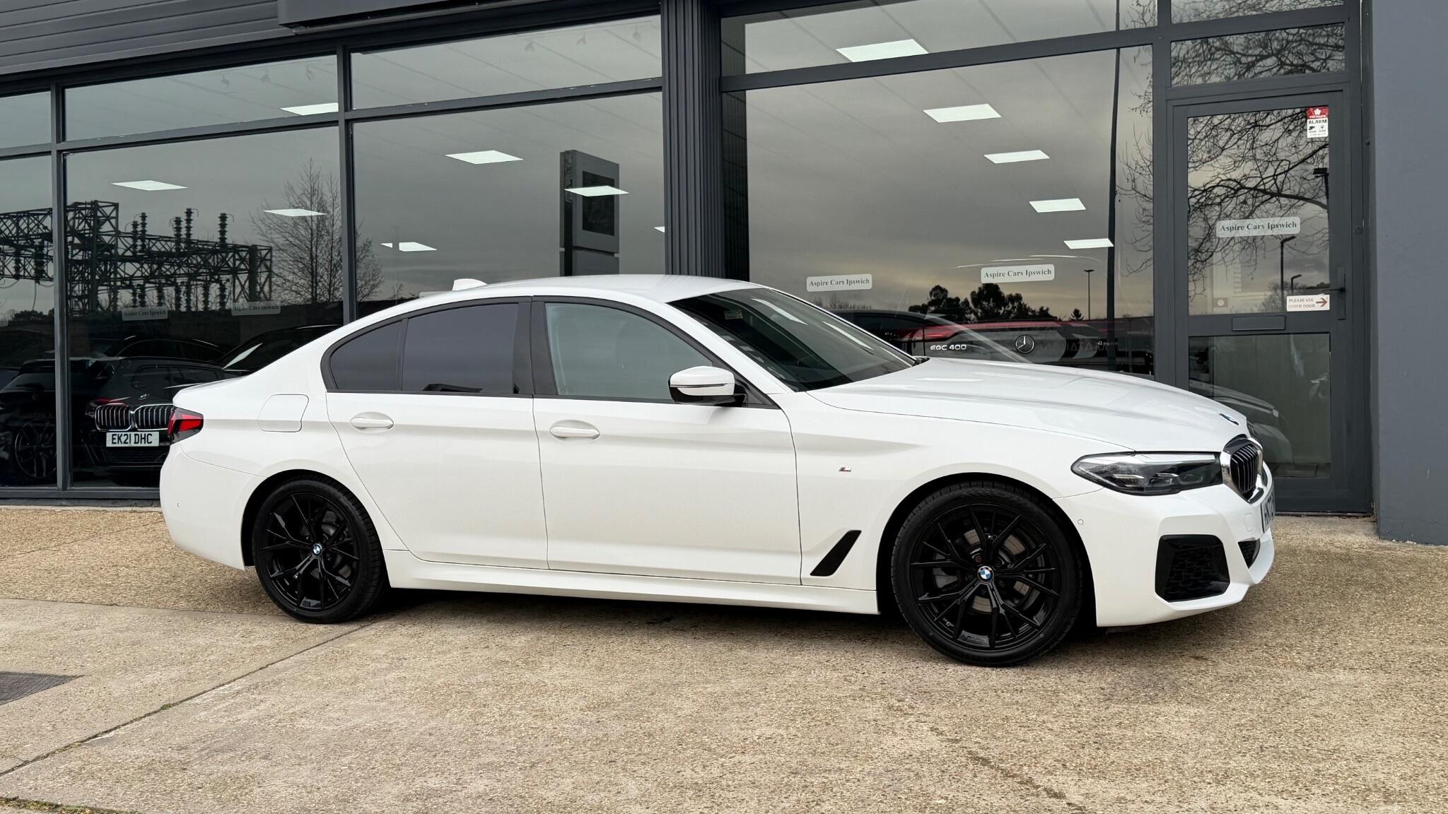 BMW 5 Series view 4