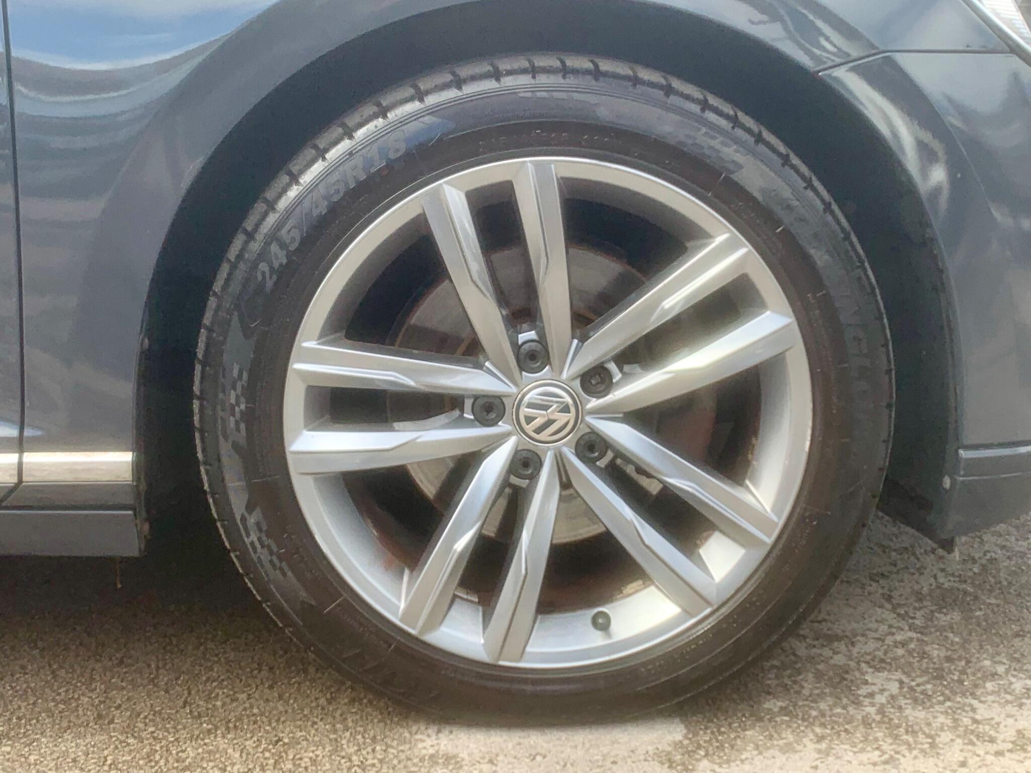 Volkswagen Passat view 12