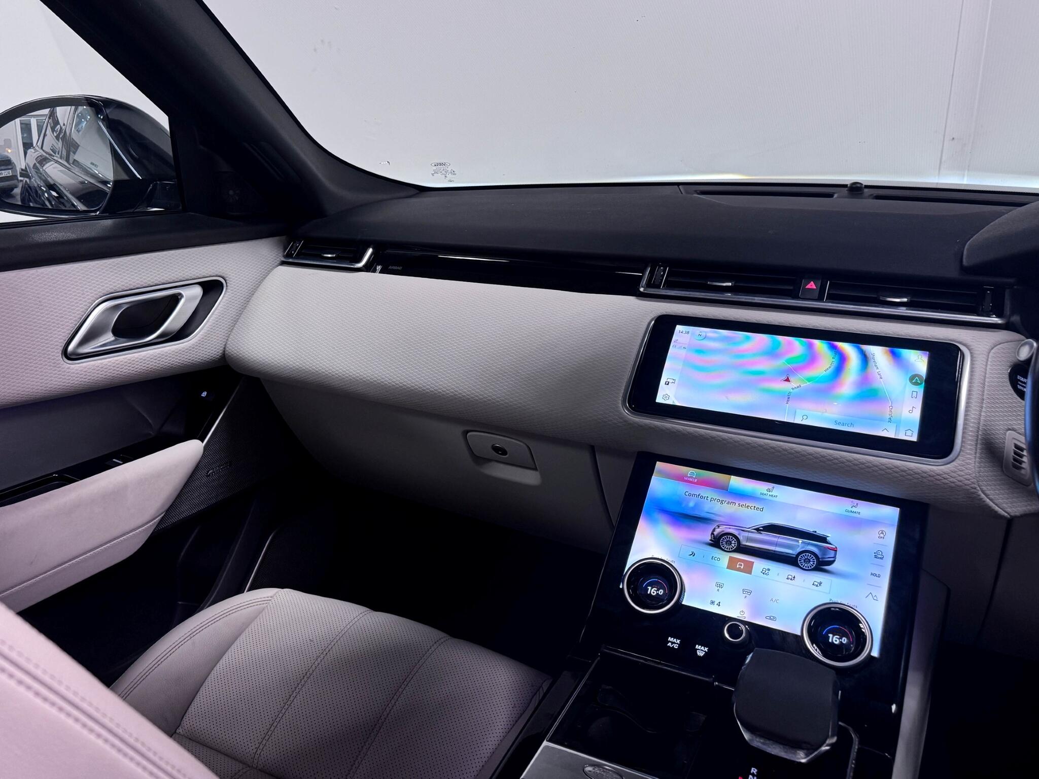 Land Rover Range Rover Velar view 11