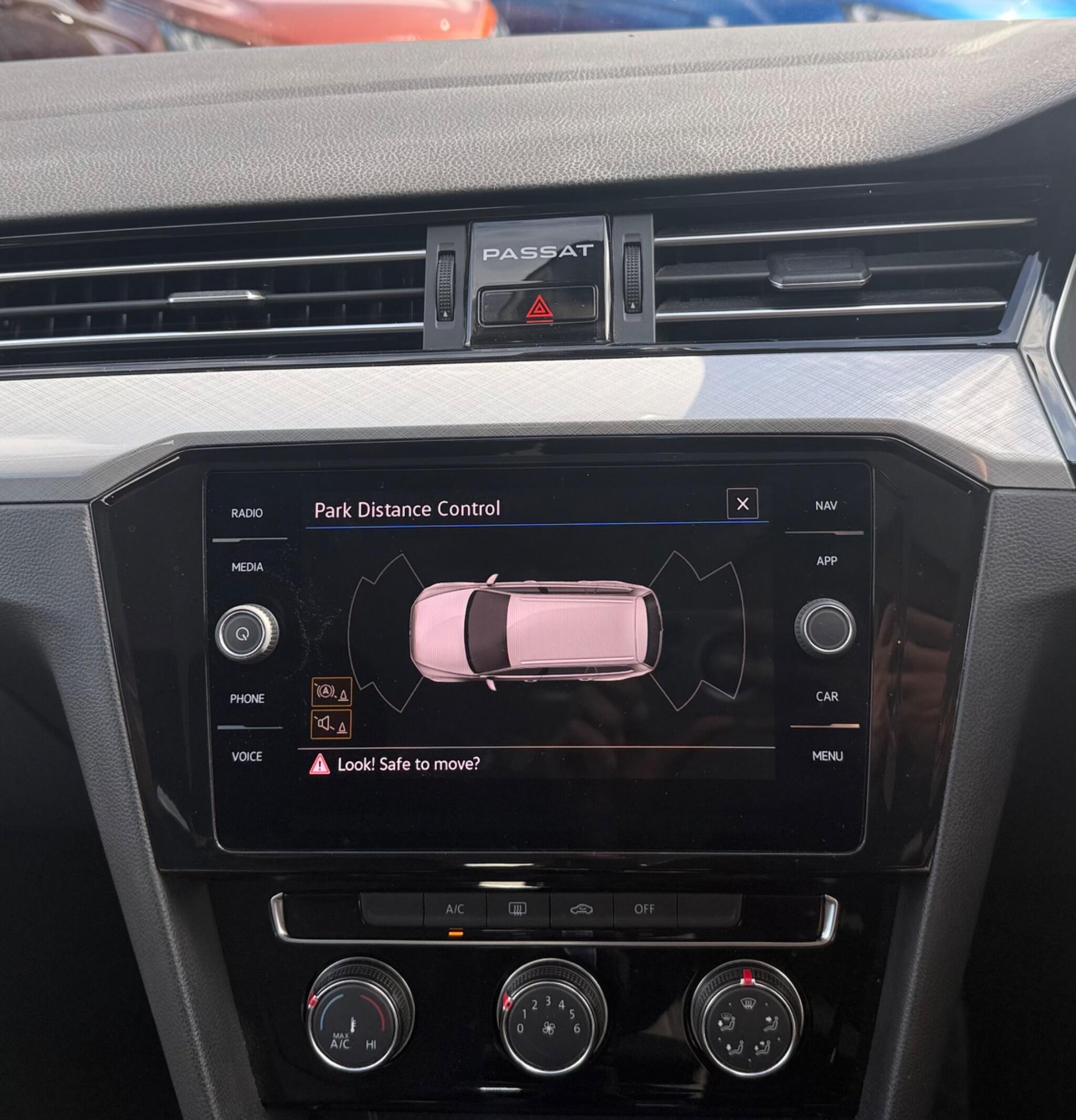 Volkswagen Passat view 24