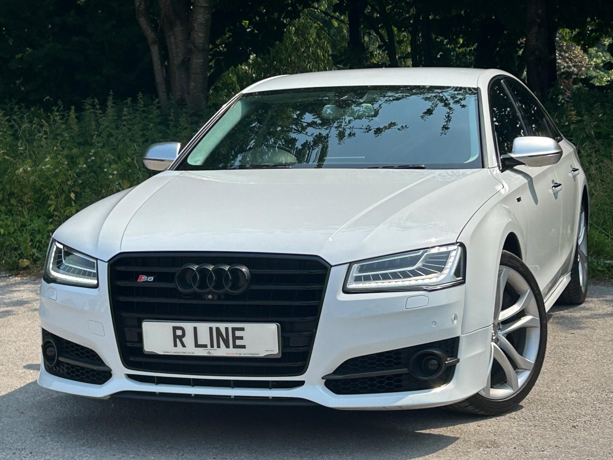 Audi S8 view 9