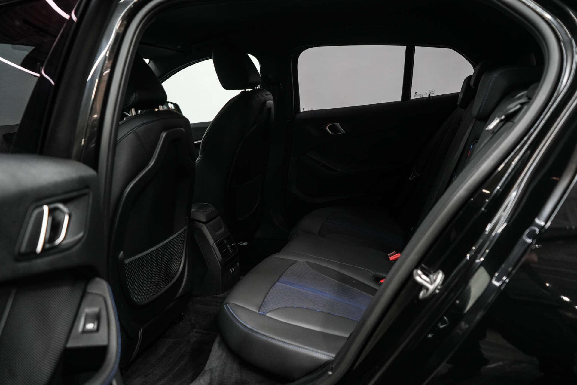 BMW 1 Series view 25