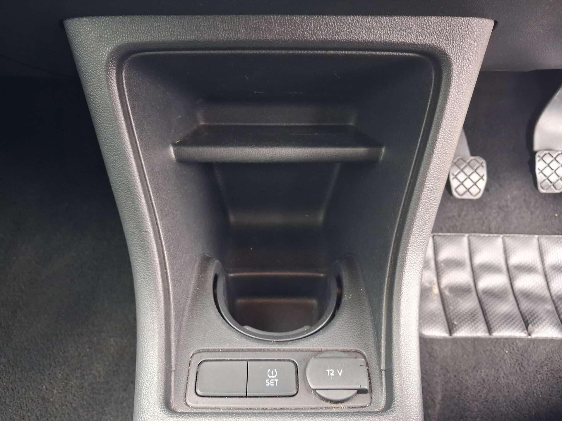 Volkswagen up! view 33