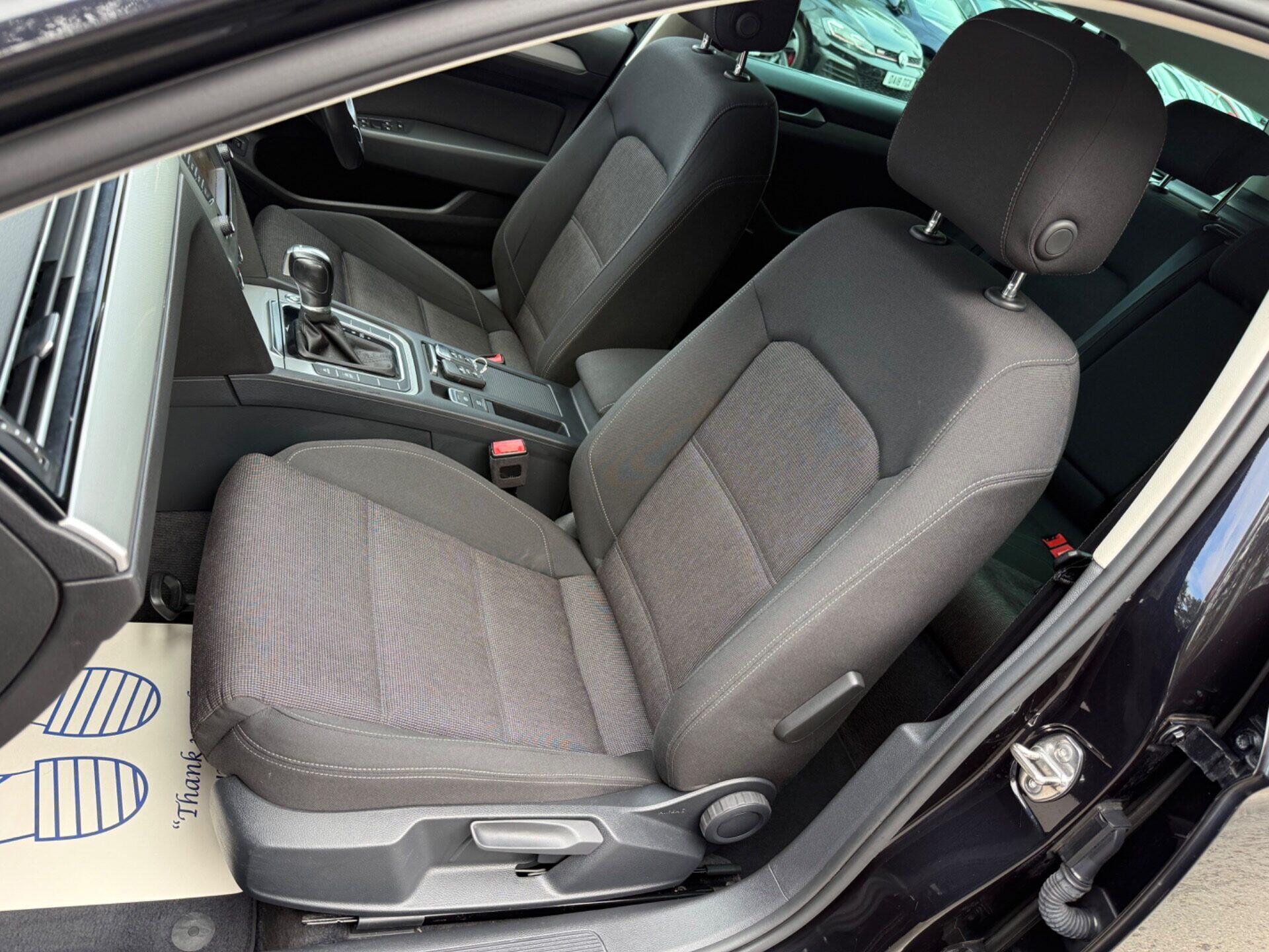 Volkswagen Passat view 25
