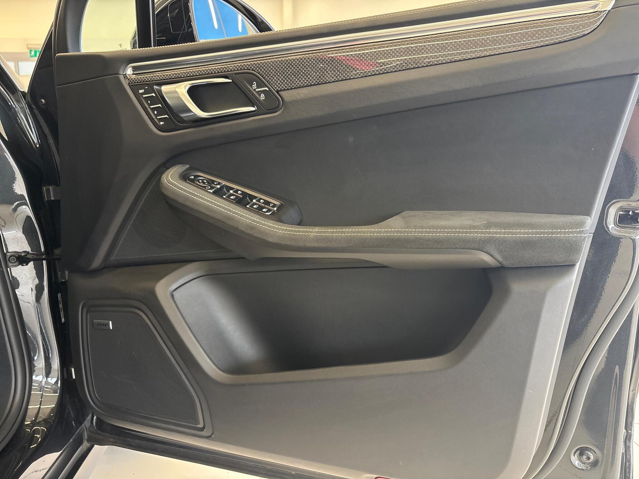 Porsche Macan view 20
