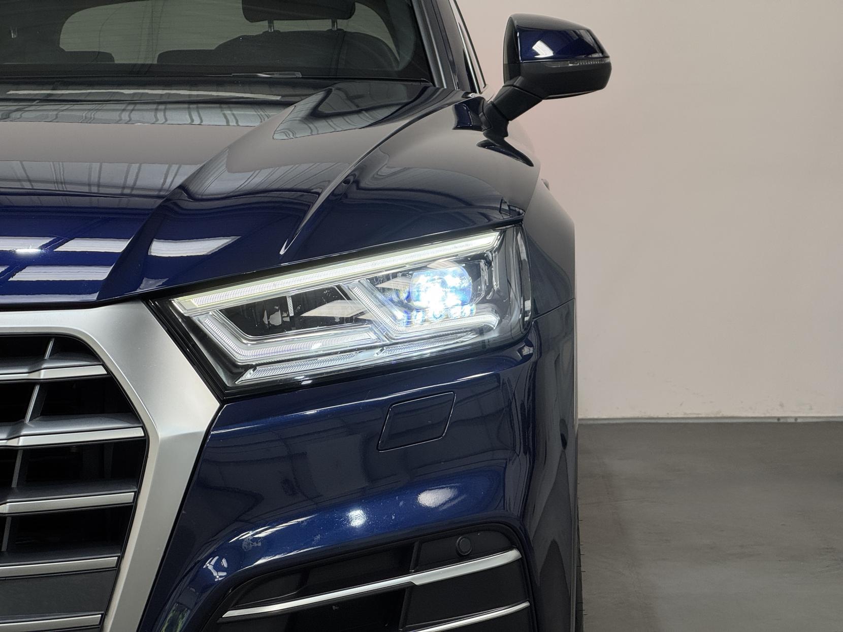 Audi Q5 view 6