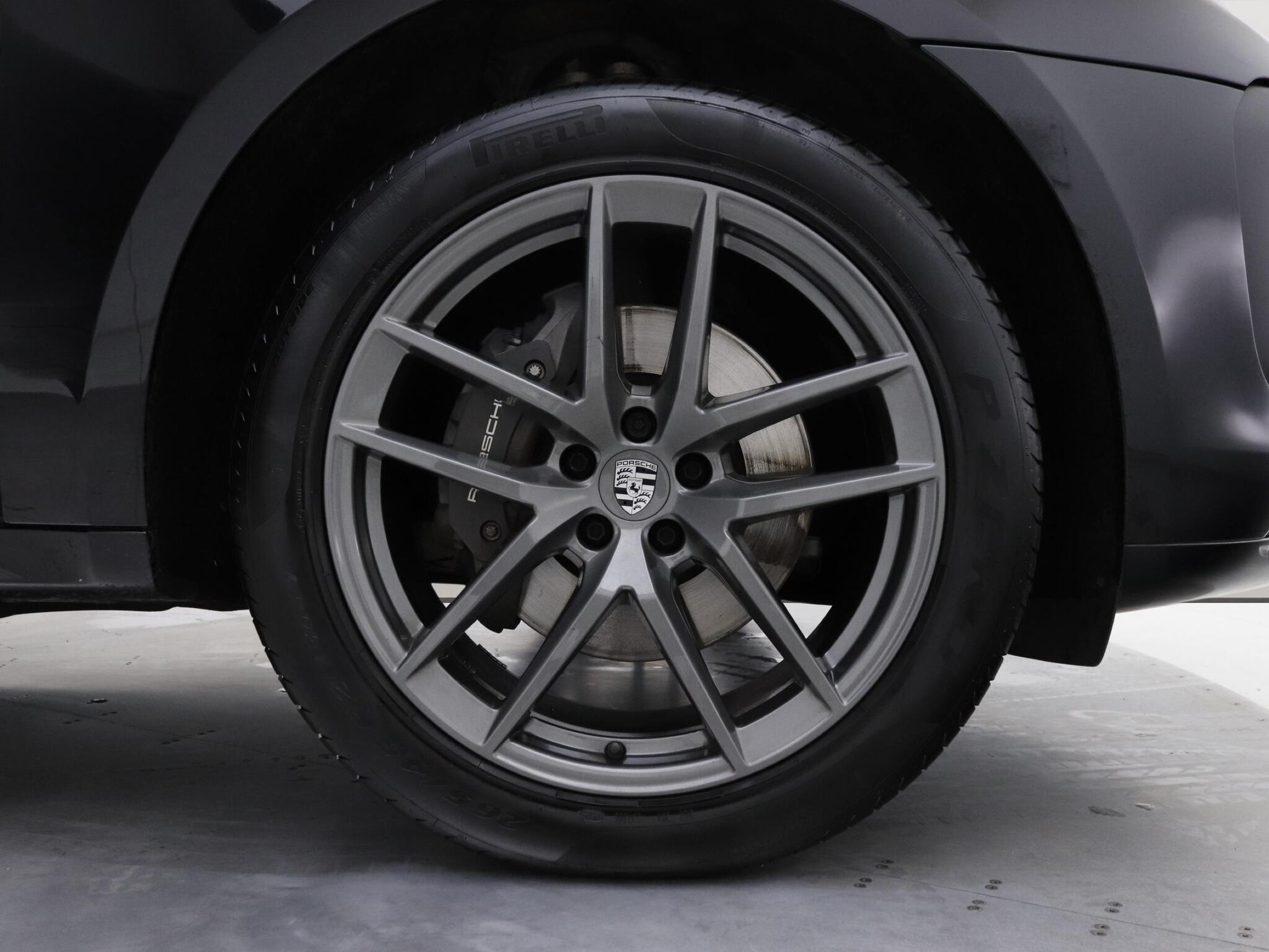 Porsche Macan view 8